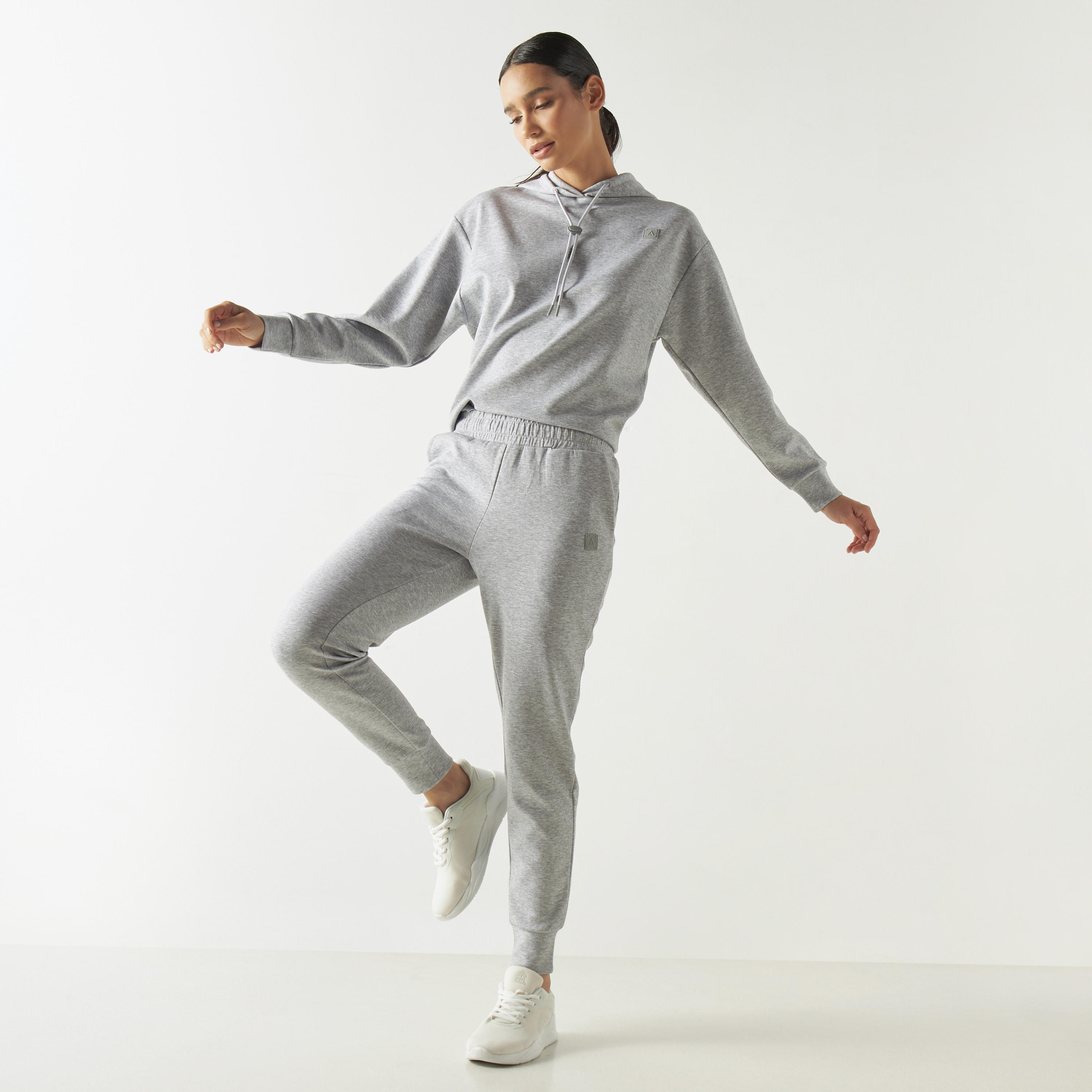 بنطلون رياضي سادة بجيوب وخصر مطاطي-women-clothing-bottoms-joggers-image-2