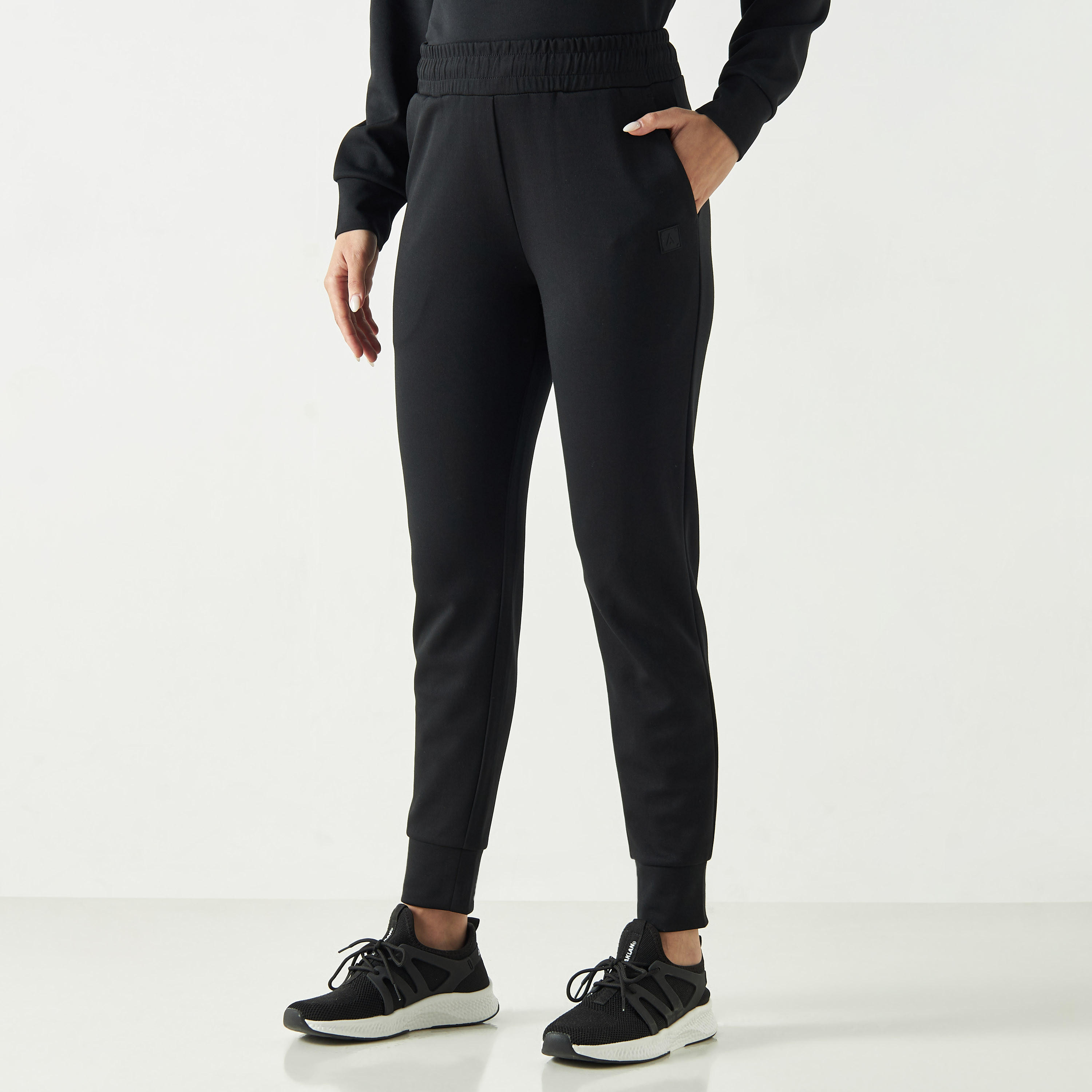 بنطلون رياضي سادة بجيوب وخصر مطاطي-women-clothing-bottoms-joggers-image-9