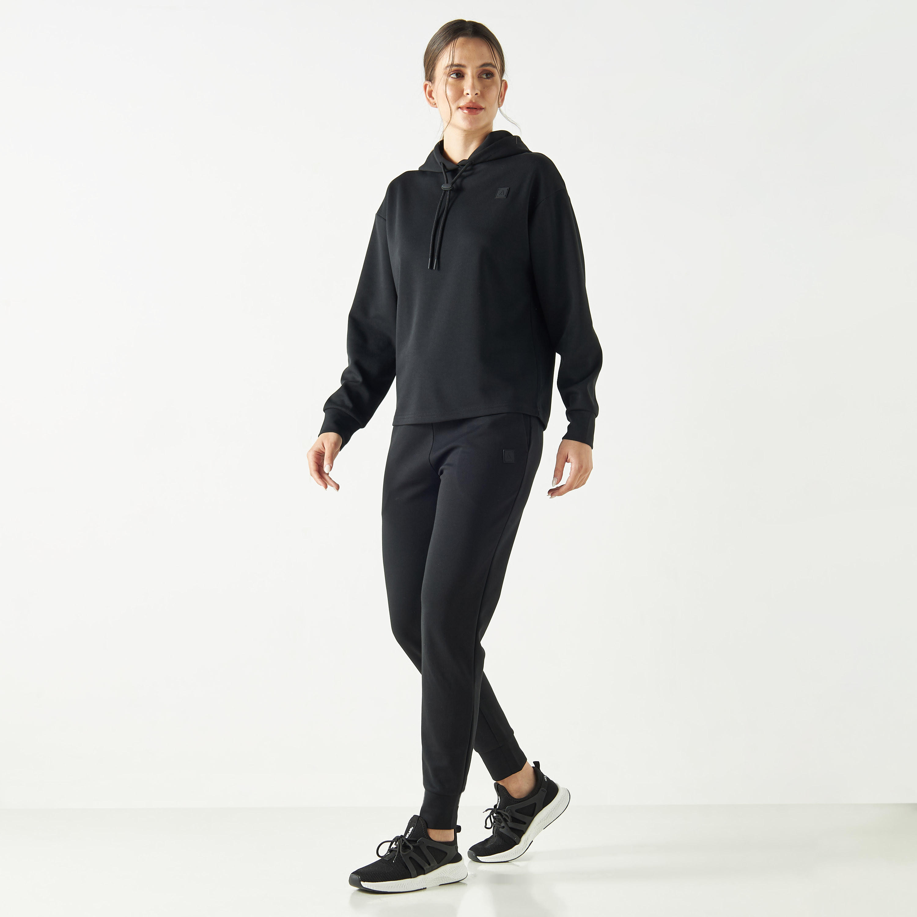 بنطلون رياضي سادة بجيوب وخصر مطاطي-women-clothing-bottoms-joggers-image-10