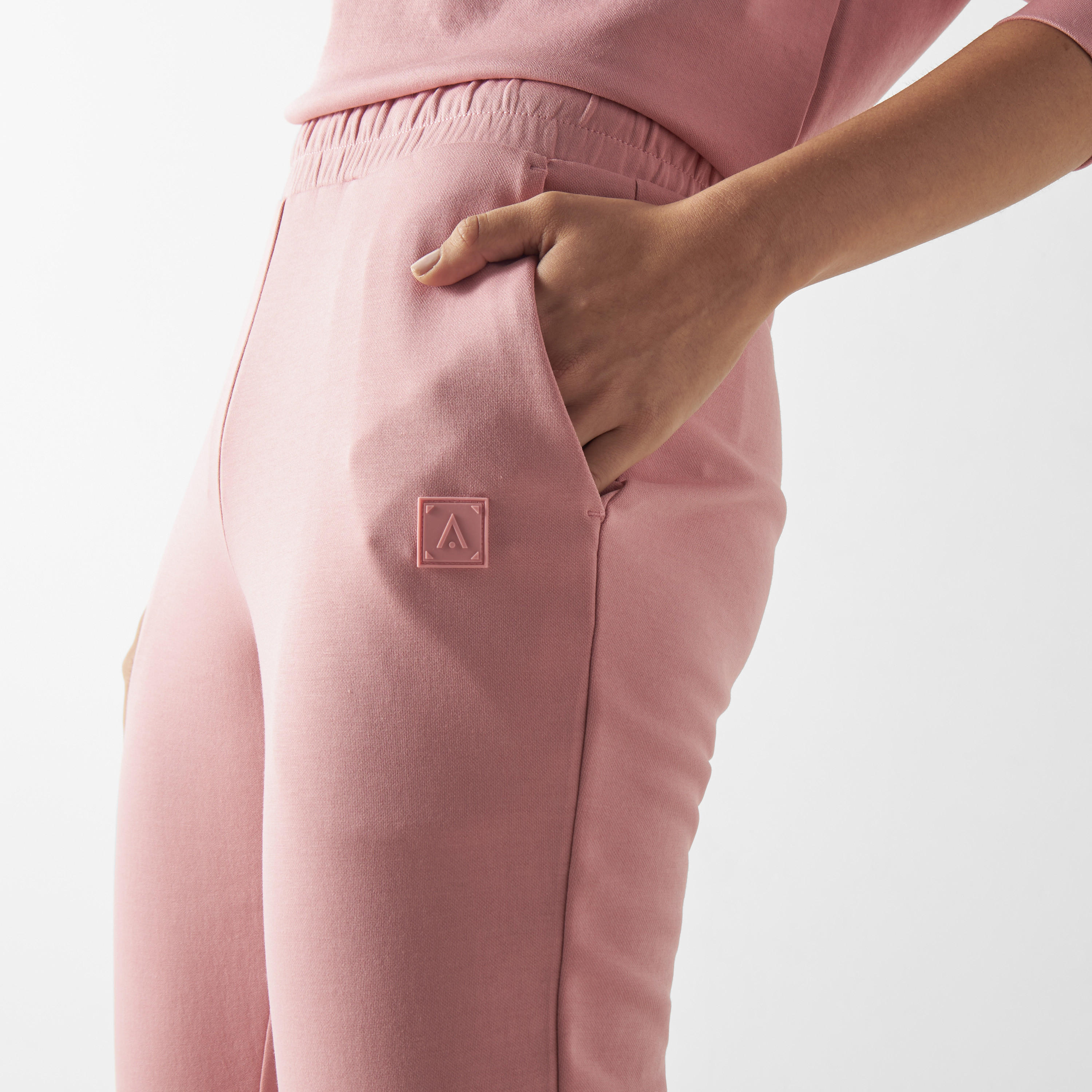 بنطلون رياضي سادة بجيوب وخصر مطاطي-women-clothing-bottoms-joggers-image-20