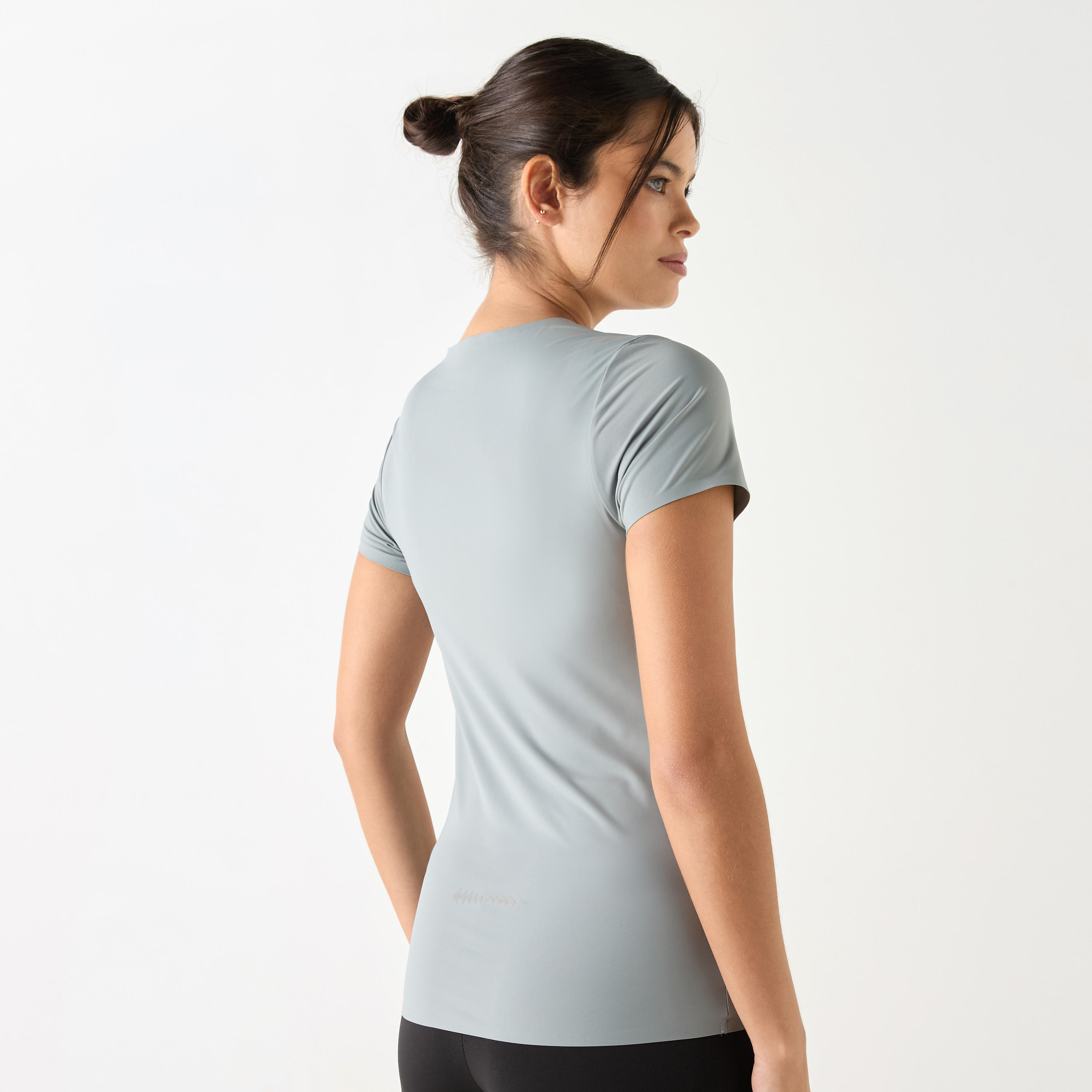 تيشيرت بياقة مستديرة وأكمام قصيرة-women-clothing-sportswearandactivewear-tshirtsandvests-image-3