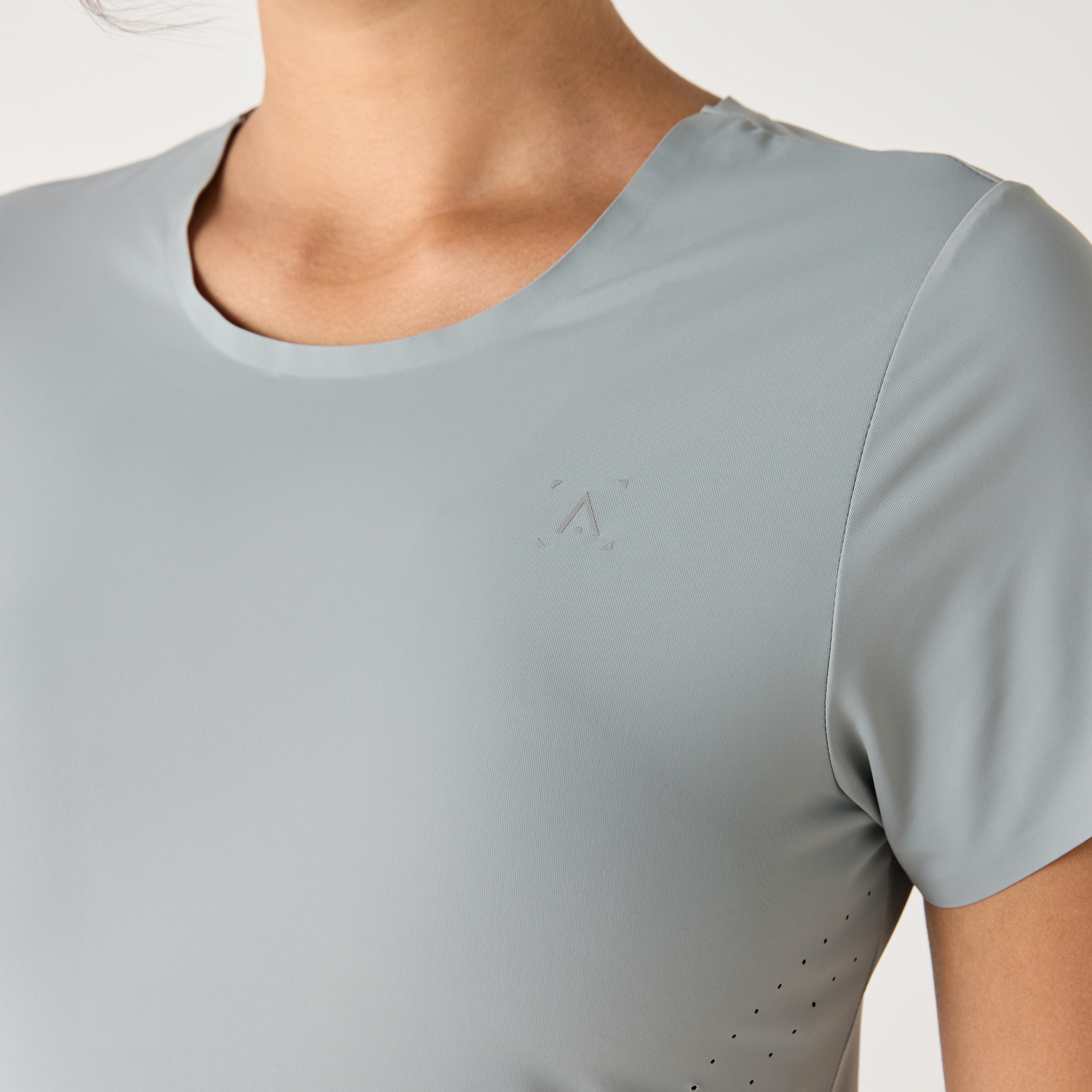 تيشيرت بياقة مستديرة وأكمام قصيرة-women-clothing-sportswearandactivewear-tshirtsandvests-image-4
