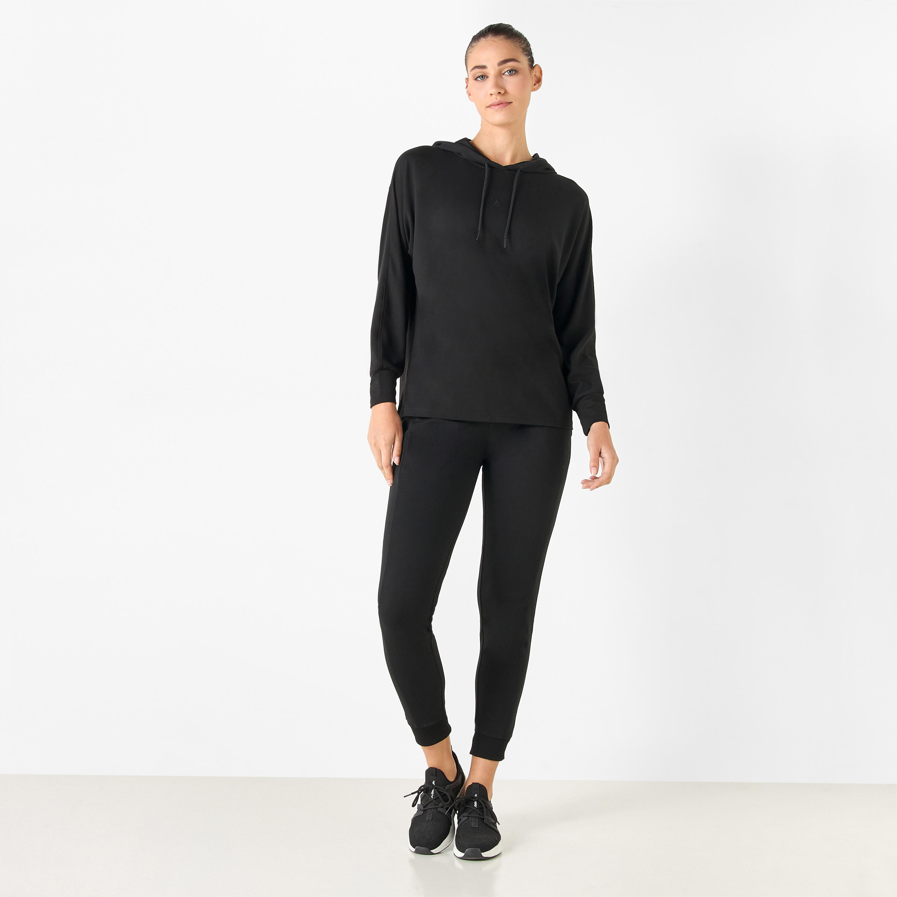 سويت شيرت سادة بقبعة وأكمام طويلة-women-clothing-sportswearandactivewear-hoodiesandsweatshirts-image-2