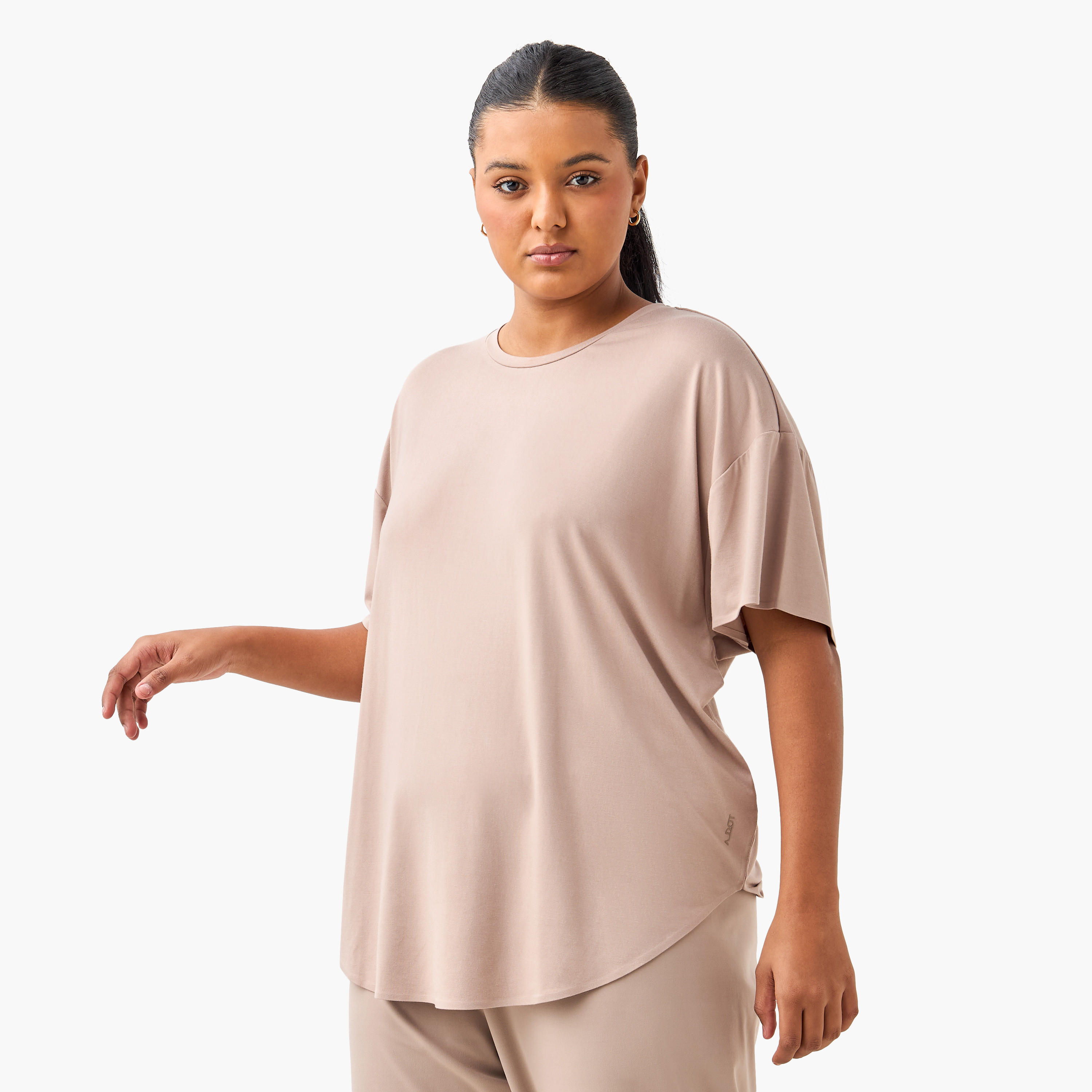 تيشيرت بأكتاف منسدلة وياقة مستديرة-women-clothing-tshirts-image-2