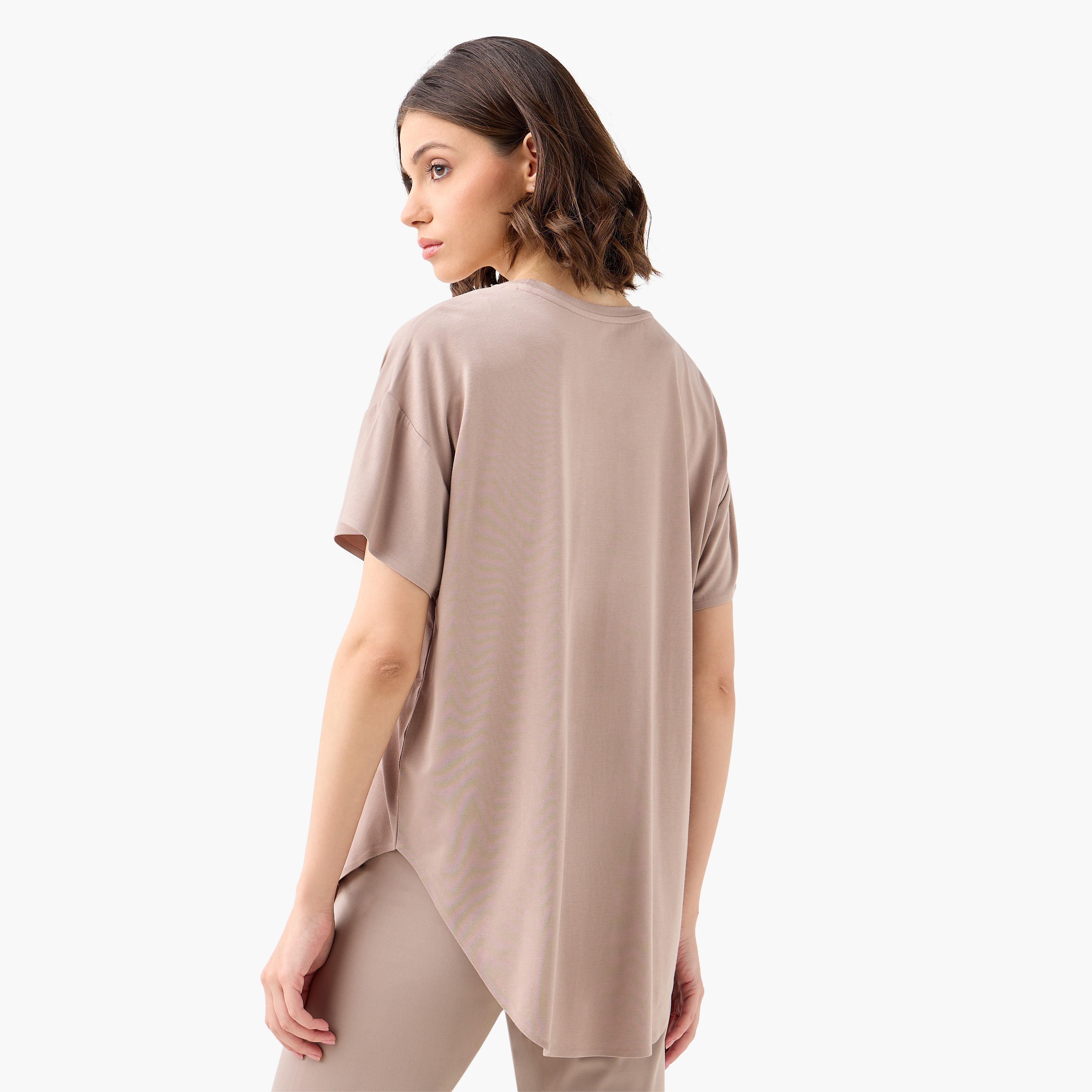 تيشيرت بأكتاف منسدلة وياقة مستديرة-women-clothing-tshirts-image-4