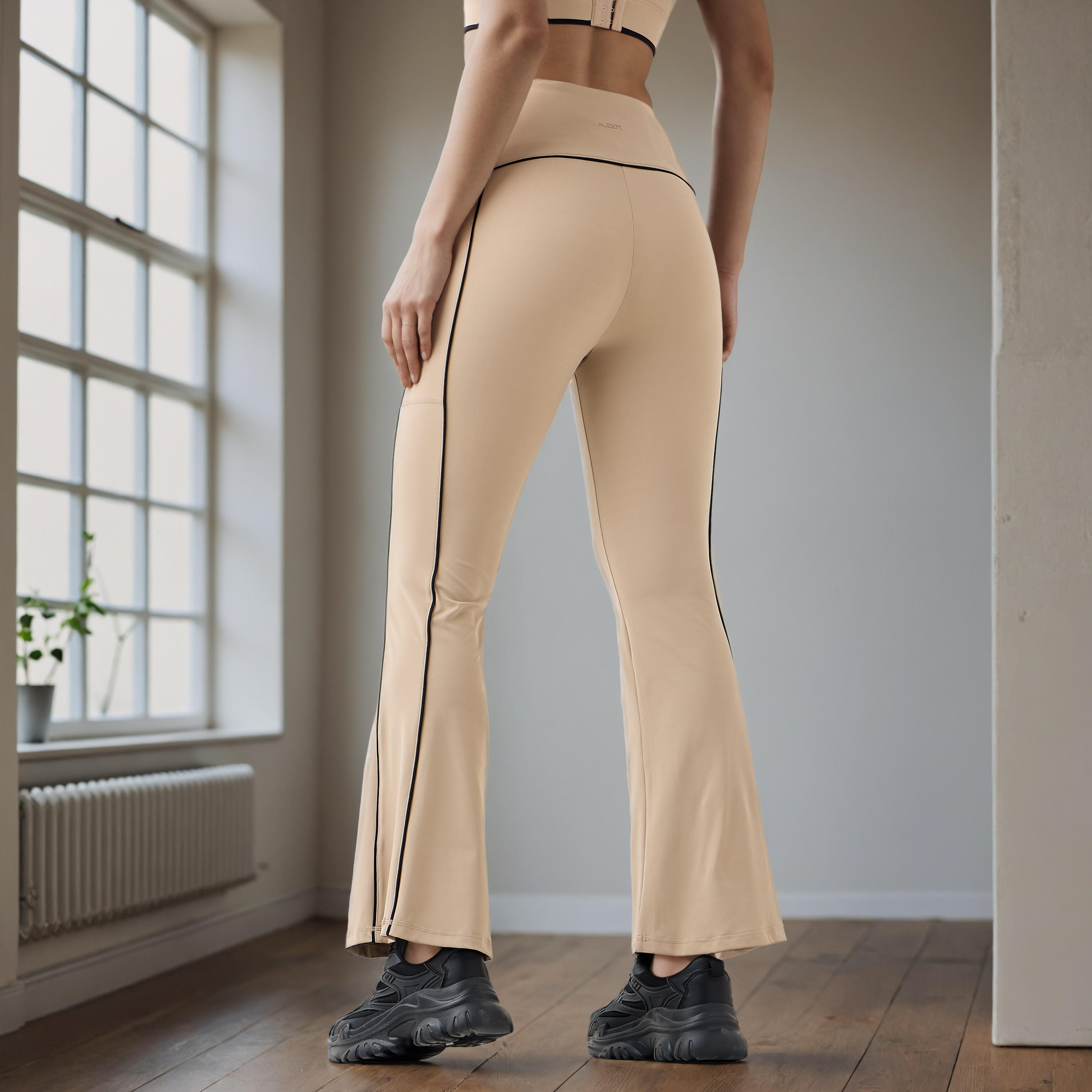 Contrast Piping Detail Leggings-sports-women-clothing-activewearleggings-image-3