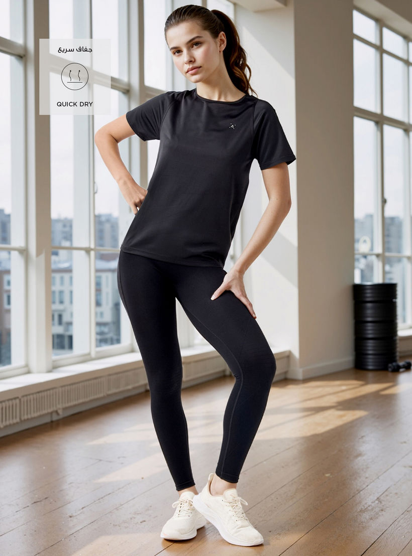تيشيرت بقصّة عادية وياقة ضيقة وأكمام قصيرة-women-clothing-tshirts-image-4