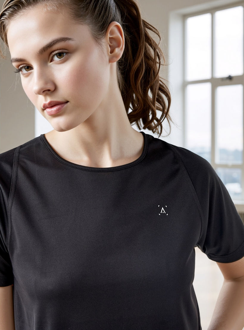 تيشيرت بقصّة عادية وياقة ضيقة وأكمام قصيرة-women-clothing-tshirts-image-2
