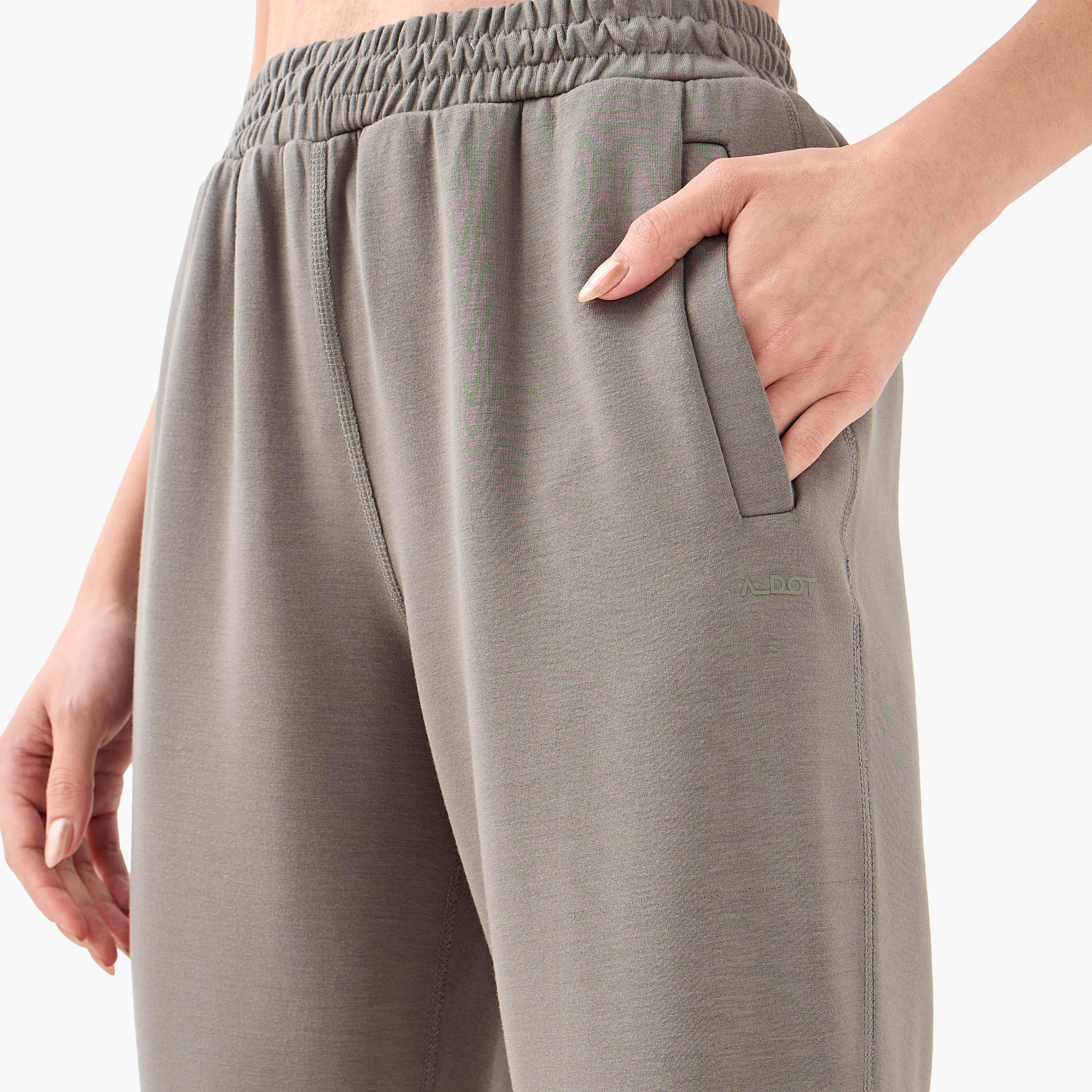 بنطلون رياضي بخصر مطاطي وجيوب-women-clothing-bottoms-joggers-image-4