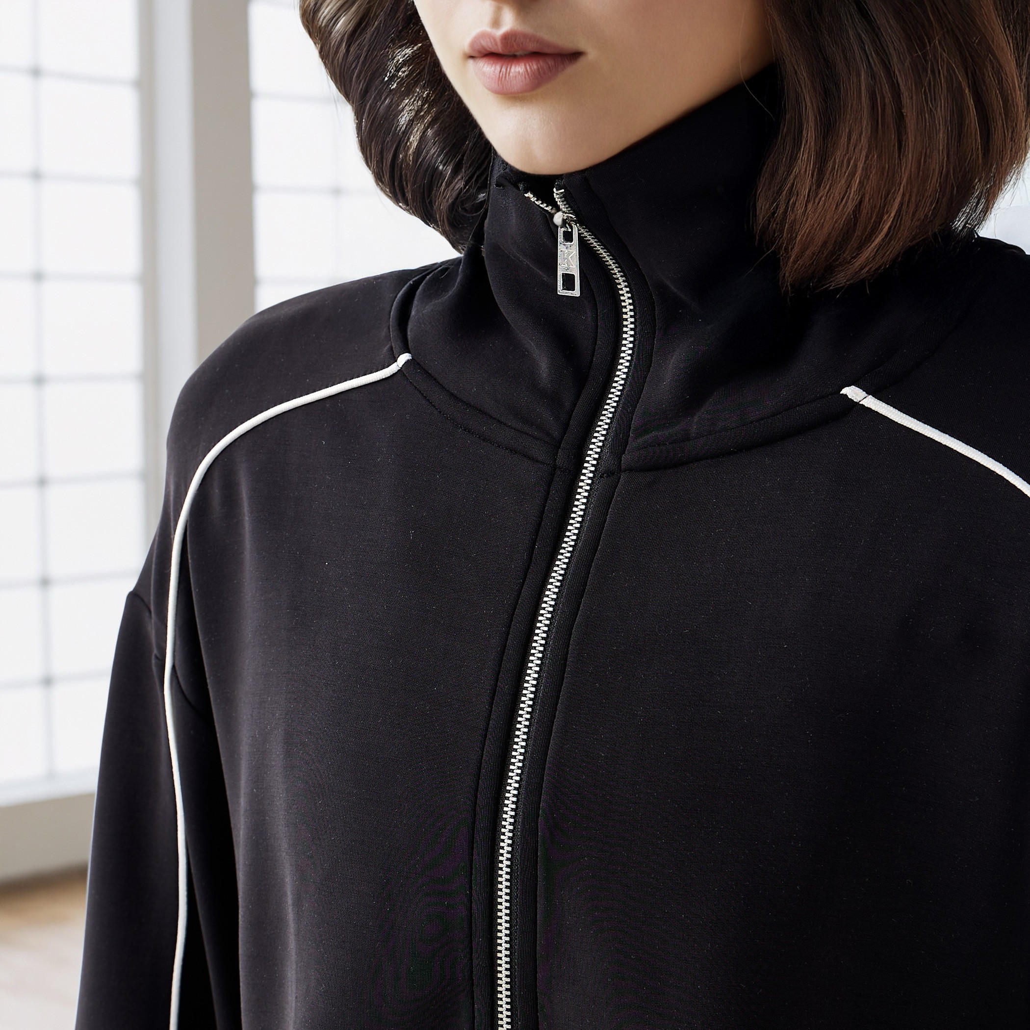 جاكيت بسحاب إغلاق وخيوط بارزة من كابا-women-clothing-sportswearandactivewear-coatsandjackets-jackets-image-2