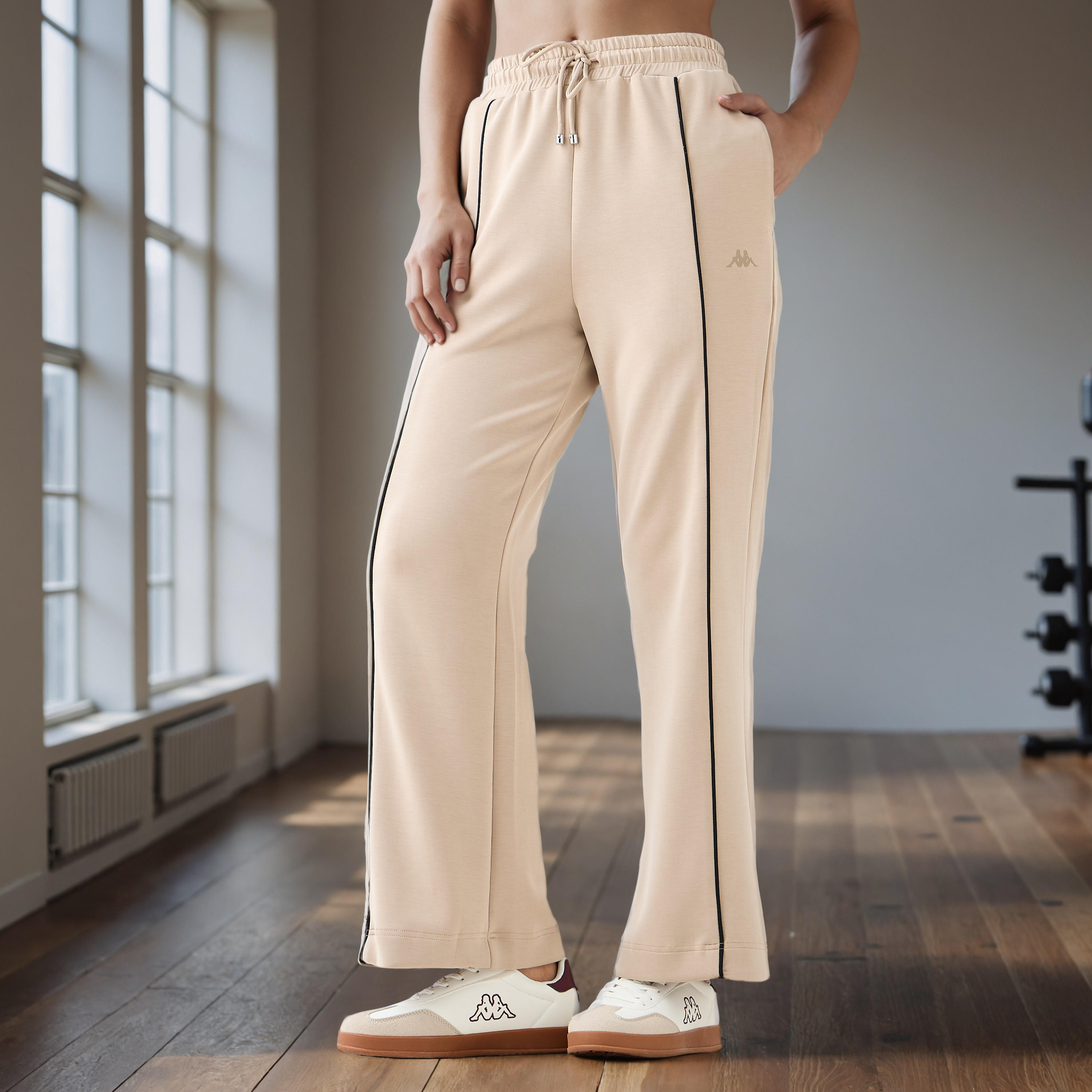 بنطال رياضي من كابا بقصة عادية وتفاصيل شريطية-women-clothing-bottoms-joggers-image-1