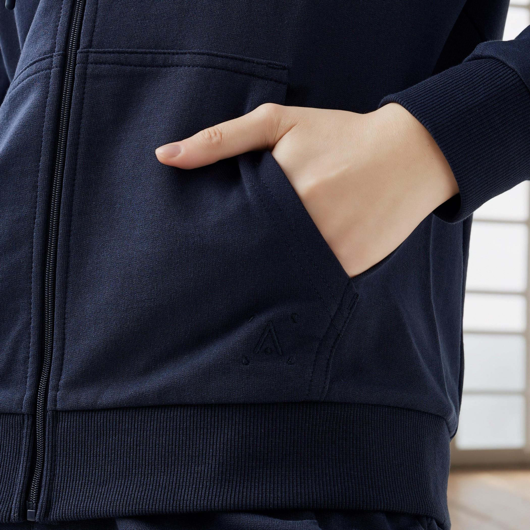 جاكيت بقبعة وسحاب إغلاق-women-clothing-sportswearandactivewear-coatsandjackets-jackets-image-5