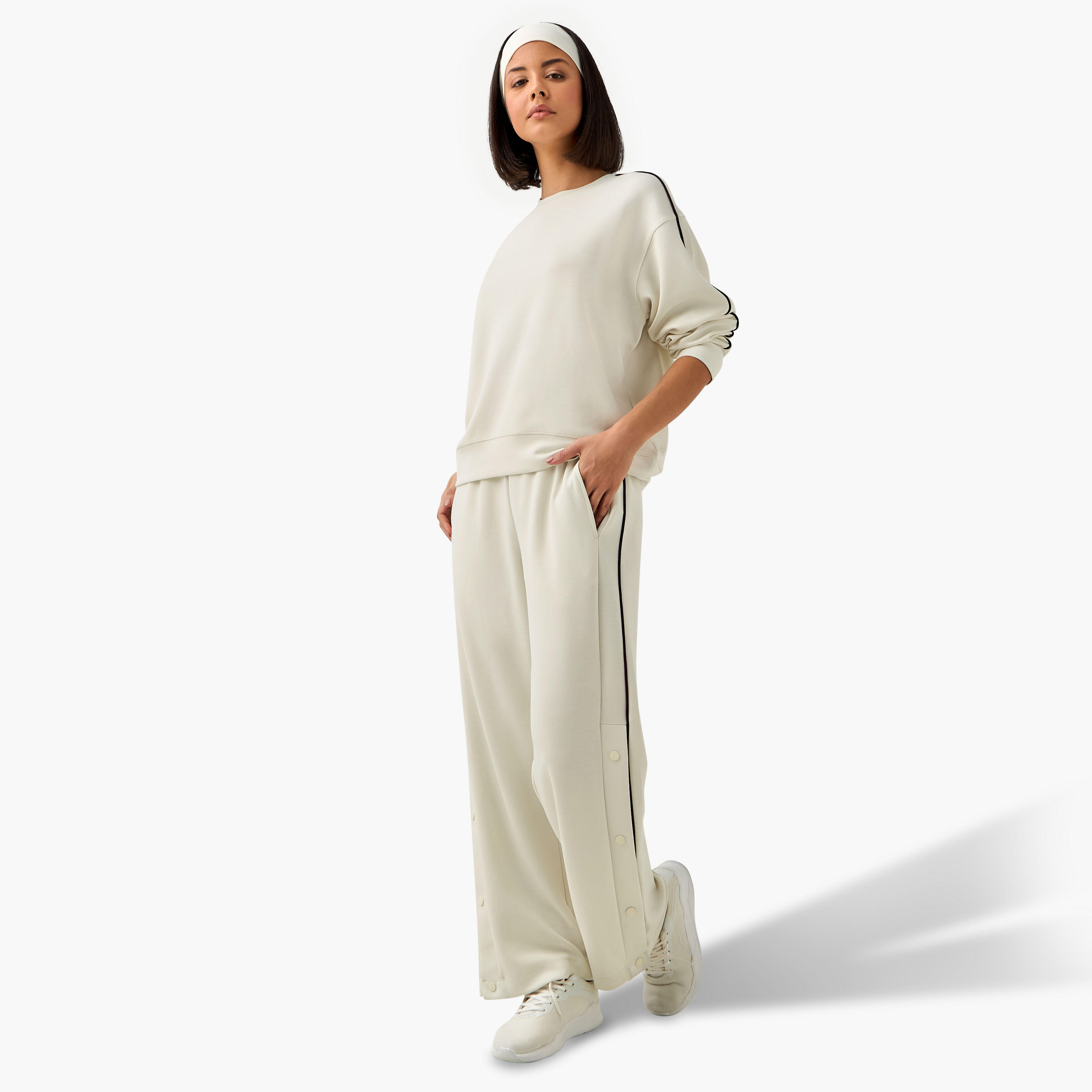 Women Regular Fit Joggers with Button Detail-women-clothing-sportswearandactivewear-bottoms-joggersandtrackpants-image-2