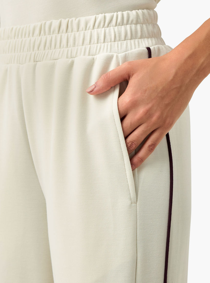 Women Regular Fit Joggers with Button Detail-women-clothing-sportswearandactivewear-bottoms-joggersandtrackpants-image-4