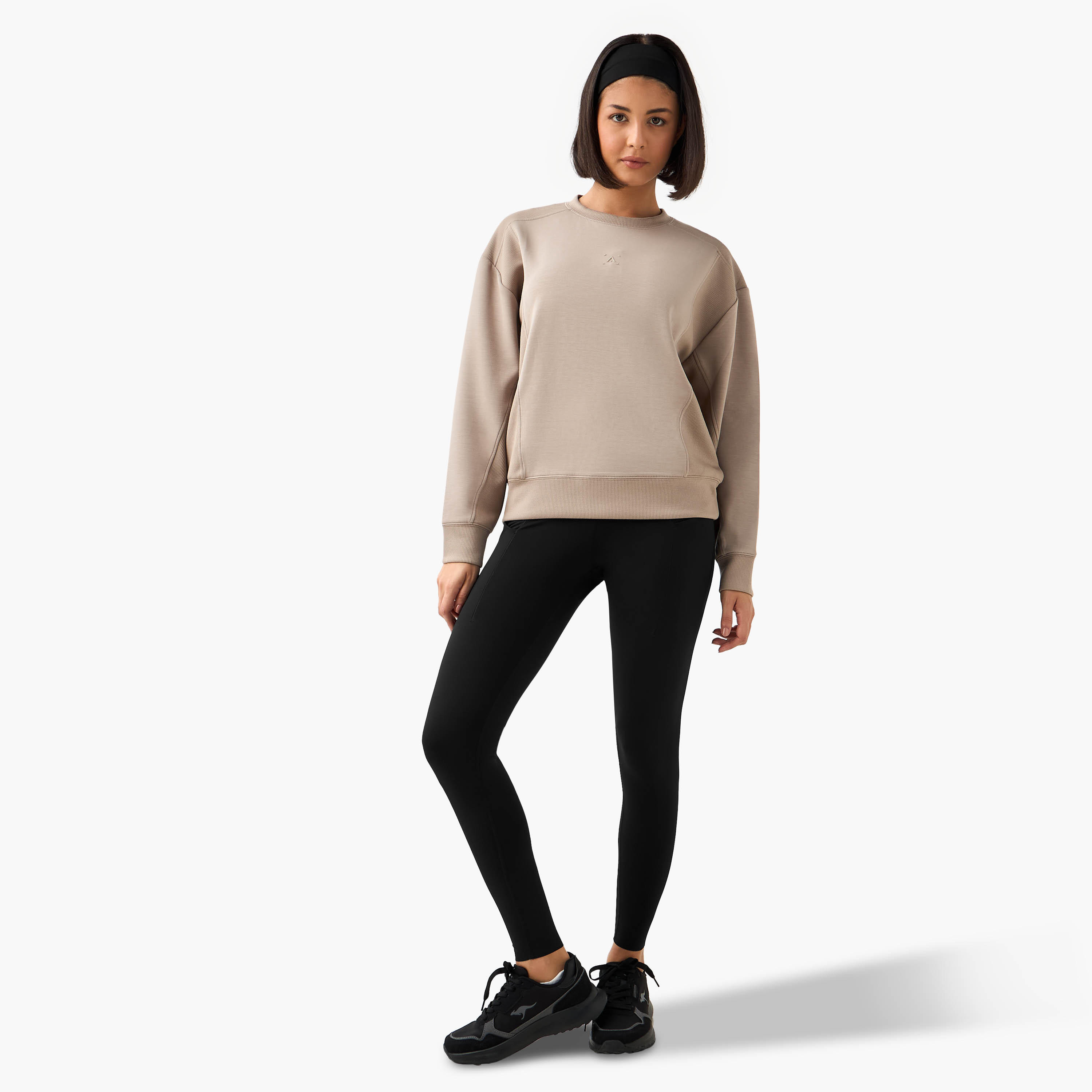 سويت شيرت ناعم للنساء-women-clothing-sportswearandactivewear-hoodiesandsweatshirts-image-2