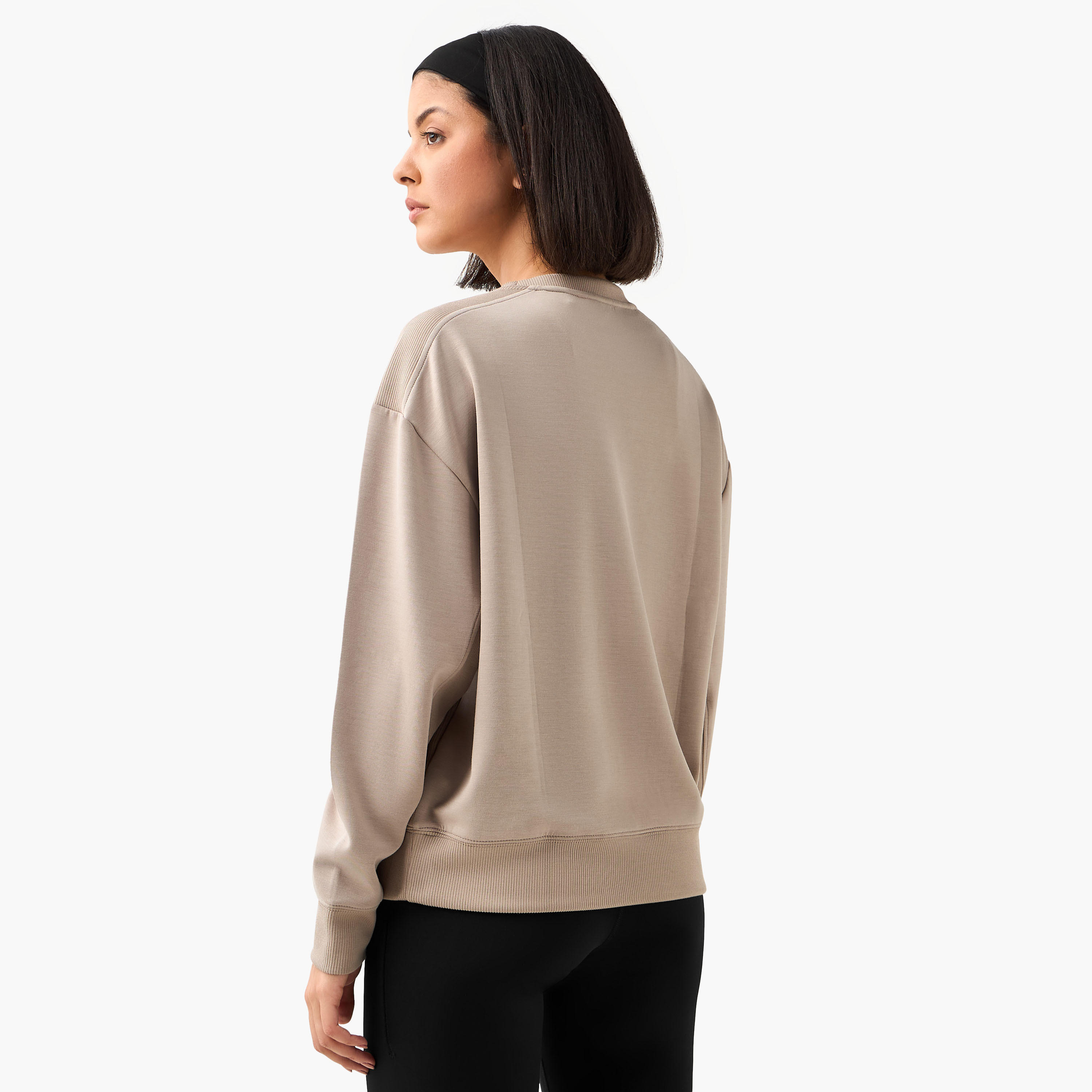 سويت شيرت ناعم للنساء-women-clothing-sportswearandactivewear-hoodiesandsweatshirts-image-3