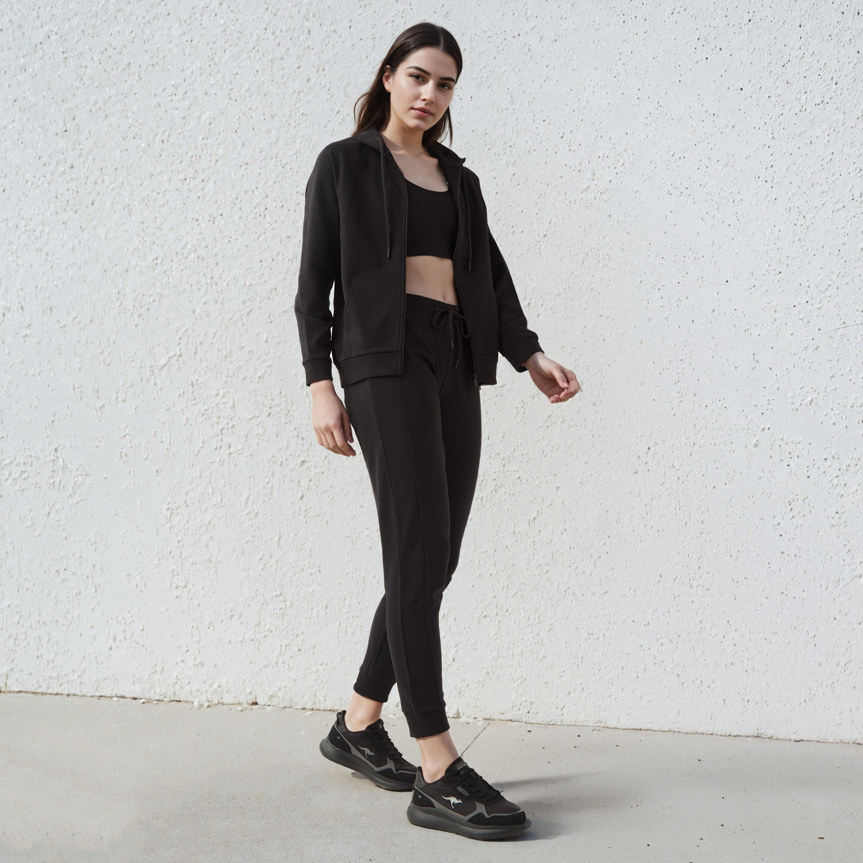 بنطلون رياضي بقصّة مريحة للنساء-women-clothing-bottoms-joggers-image-4