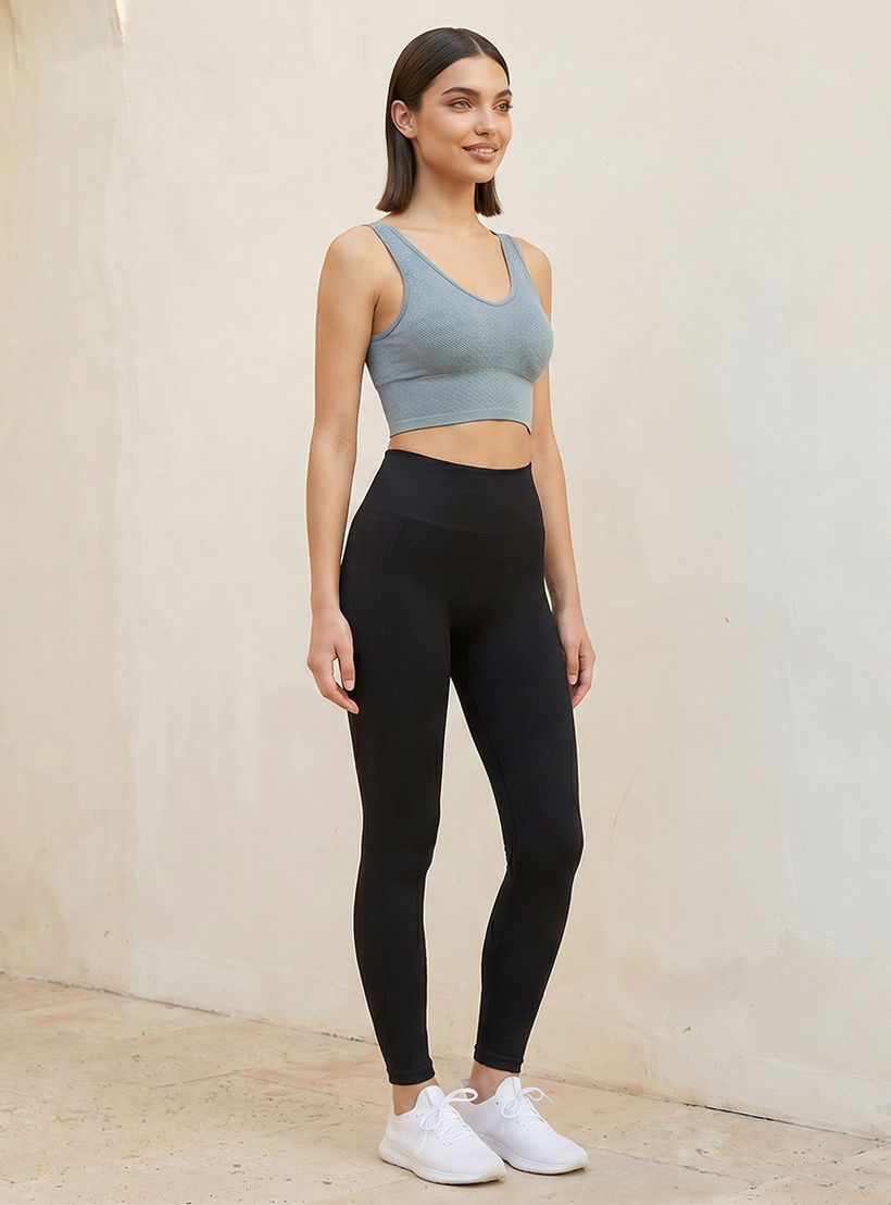 صدرية رياضية بملمس ناعم وياقة V-women-clothing-lingerie-bras-image-3
