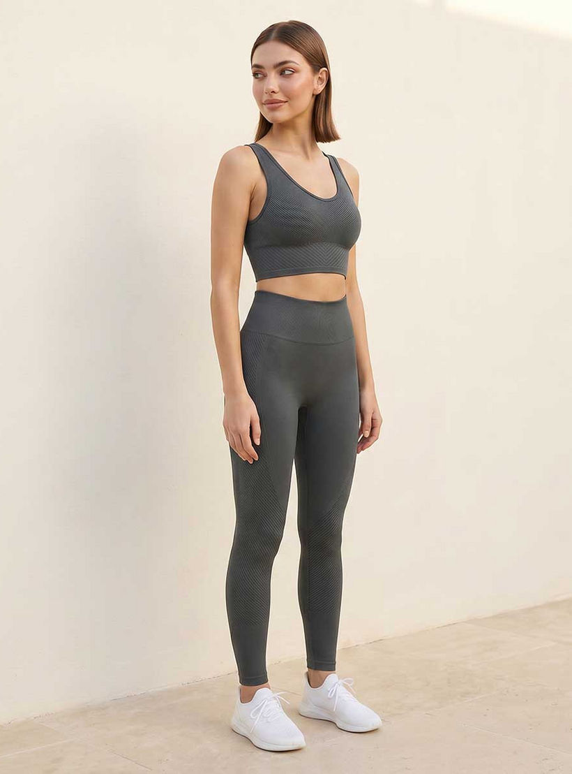 صدرية رياضية بملمس ناعم وياقة V-women-clothing-lingerie-bras-image-3