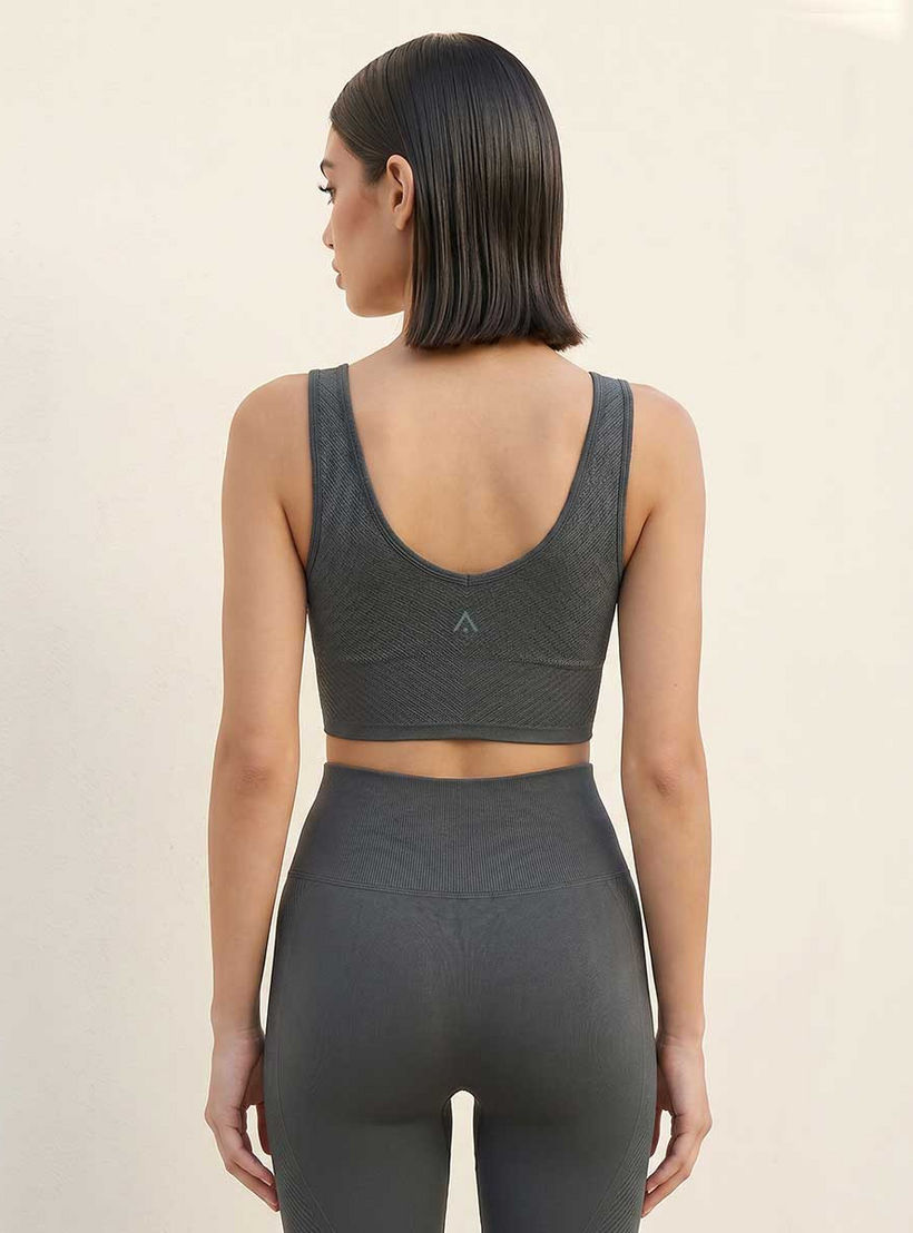 صدرية رياضية بملمس ناعم وياقة V-women-clothing-lingerie-bras-image-4