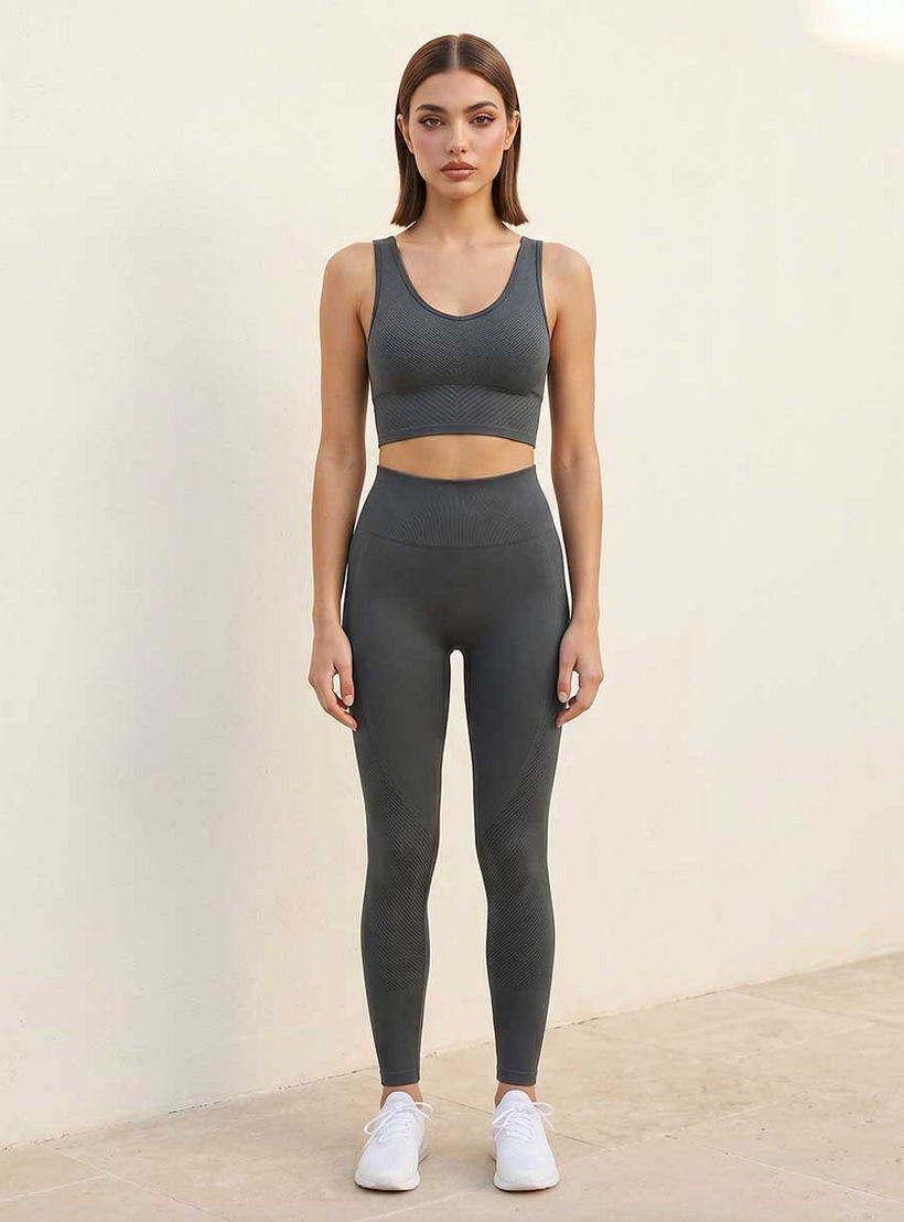 صدرية رياضية بملمس ناعم وياقة V-women-clothing-lingerie-bras-image-5