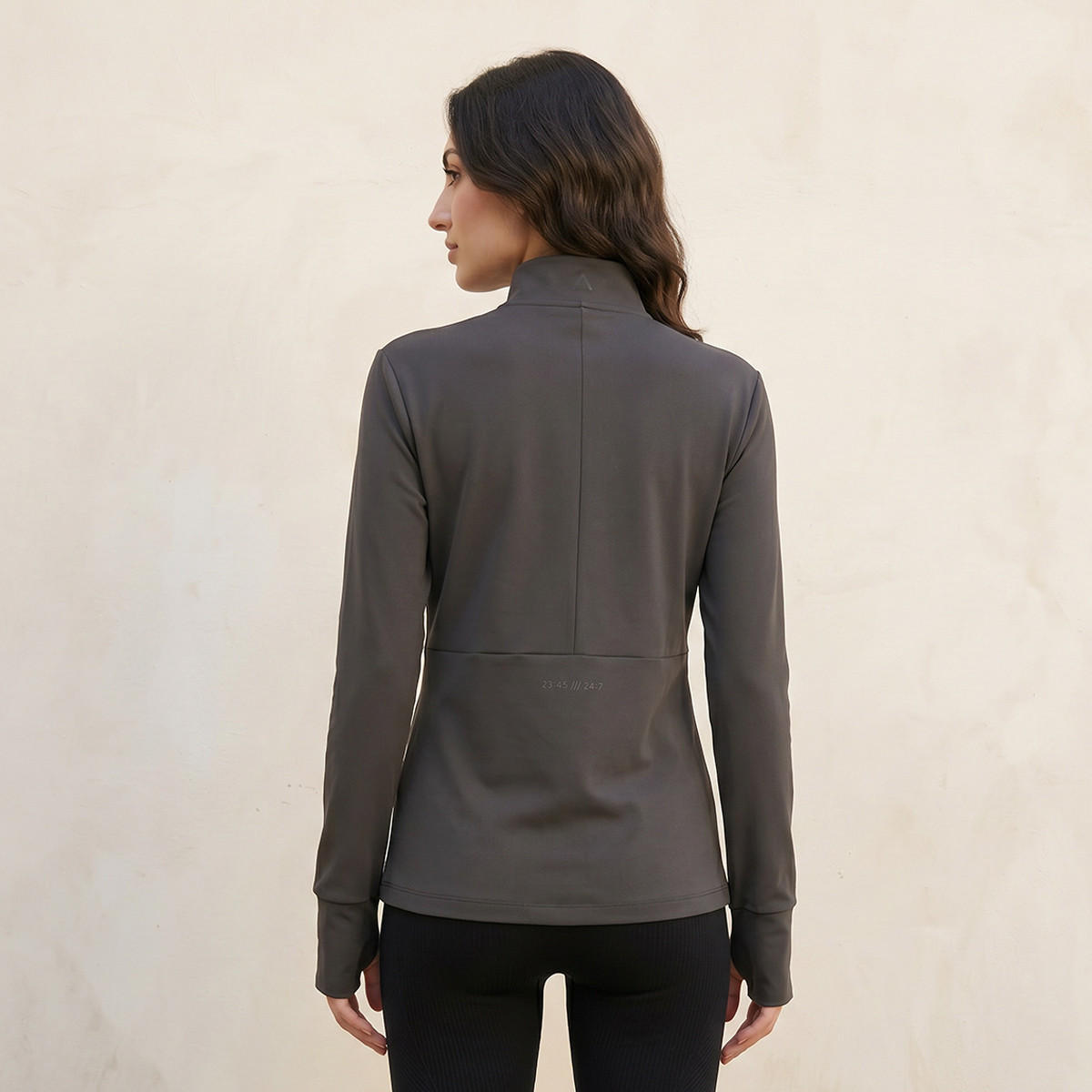 جاكيت بسحاب كامل وأكمام بفتحة إبهام-women-clothing-sportswearandactivewear-coatsandjackets-jackets-image-4