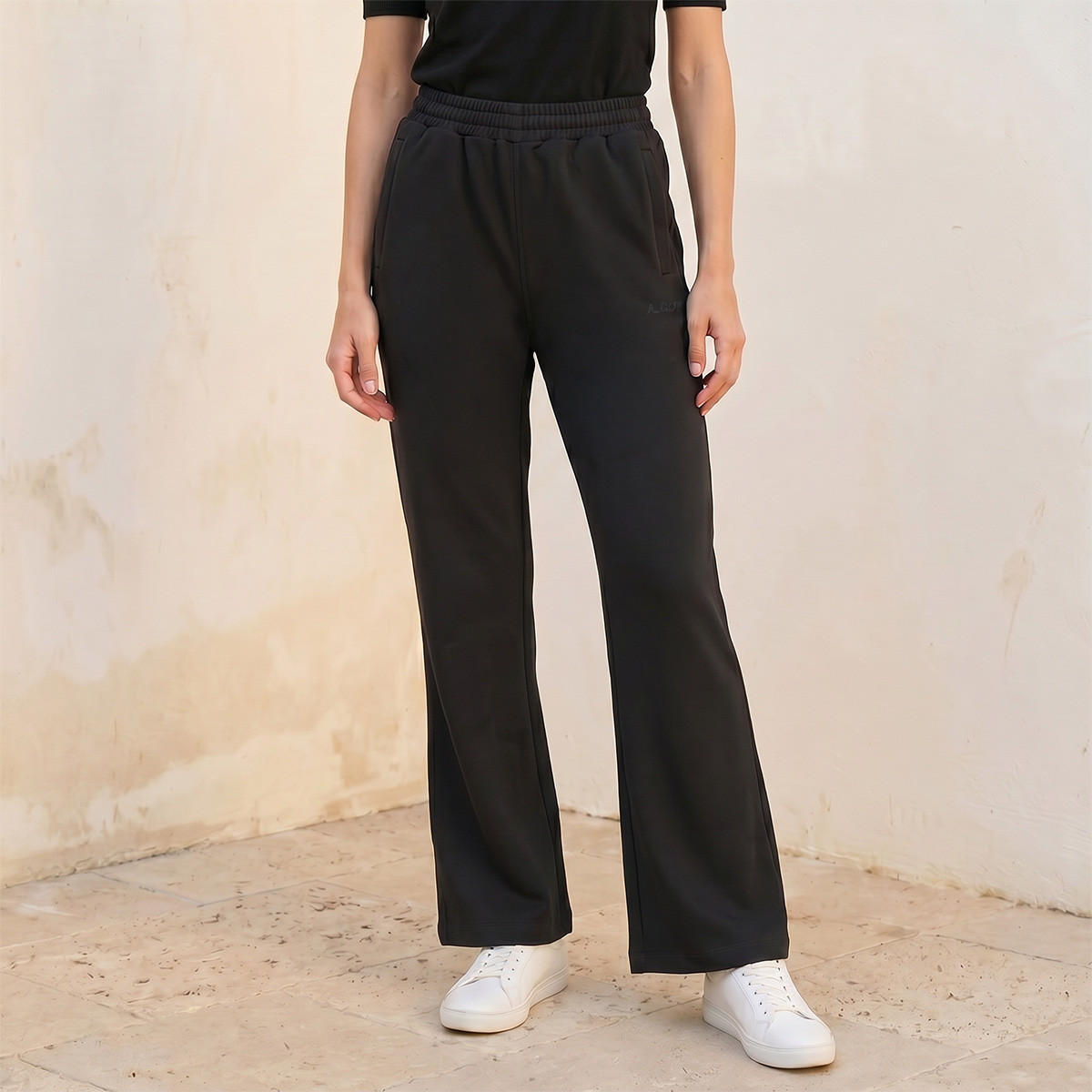 بنطلون رياضي واسع قابل للتمدد في اتجاهين-women-clothing-bottoms-joggers-image-1