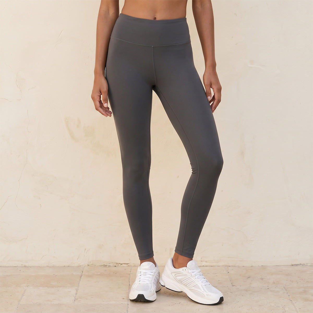 بنطلون ليقنز بيرفورمانس بخصر مرتفع-women-clothing-sportswearandactivewear-bottoms-leggings-image-1