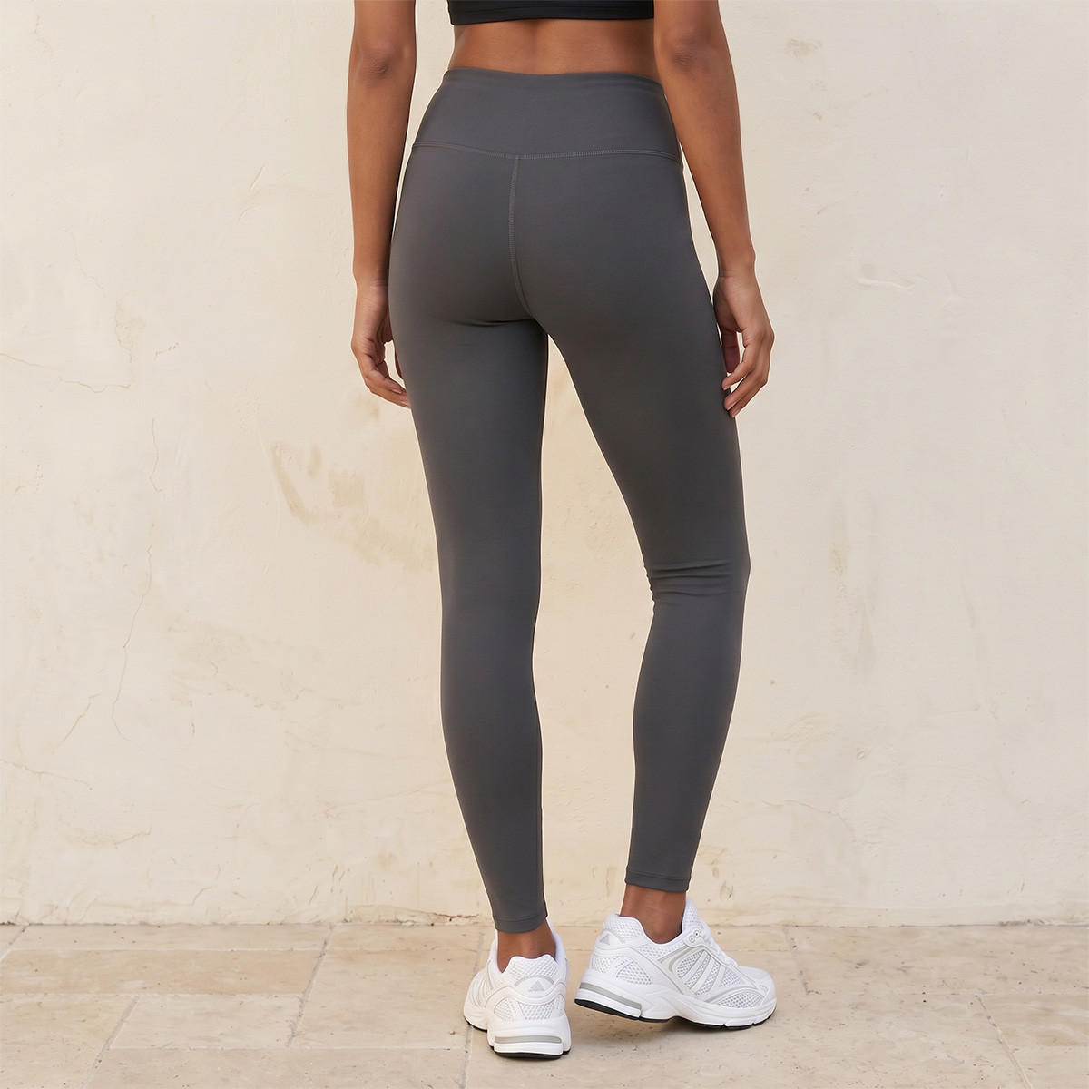 بنطلون ليقنز بيرفورمانس بخصر مرتفع-women-clothing-sportswearandactivewear-bottoms-leggings-image-4