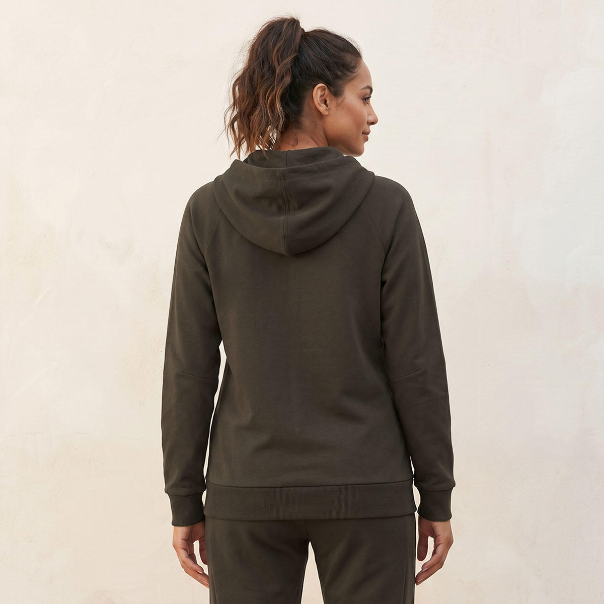 هودي رياضي مرن بتصميم عصري وأنيق-sports-women-clothing-hoodiesandsweatshirts-image-4