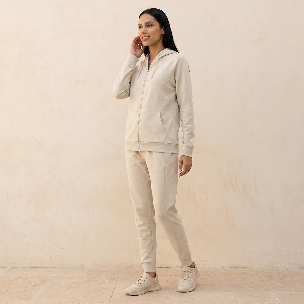 هودي رياضي مرن بتصميم عصري وأنيق-sports-women-clothing-hoodiesandsweatshirts-image-3