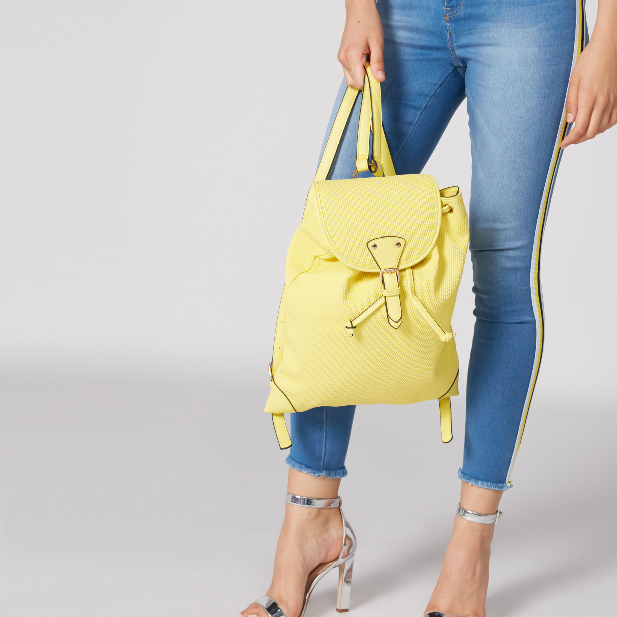 حقيبة ظهر بارزة الملمس برباط وحمّالات قابلة للتعديل-women-bagsandwallets-handbags-image-4