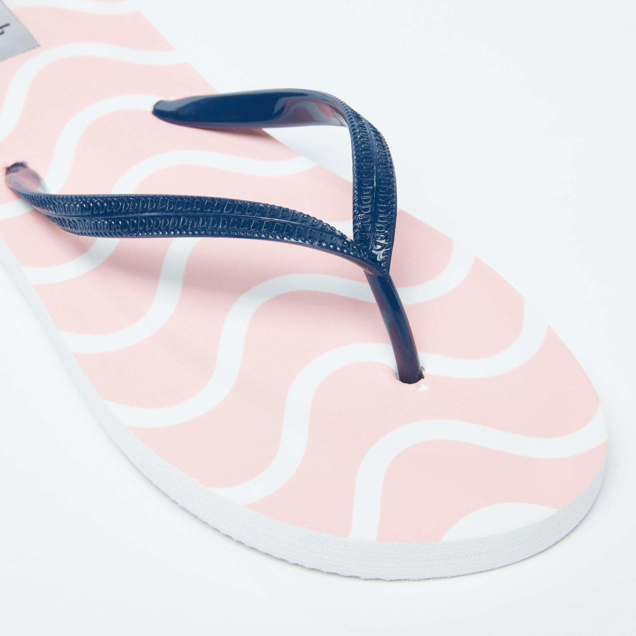 شبشب فليب فلوب بأحزمة بارزة الملمس وطبعات-women-shoes-flipflopsandslides-image-2