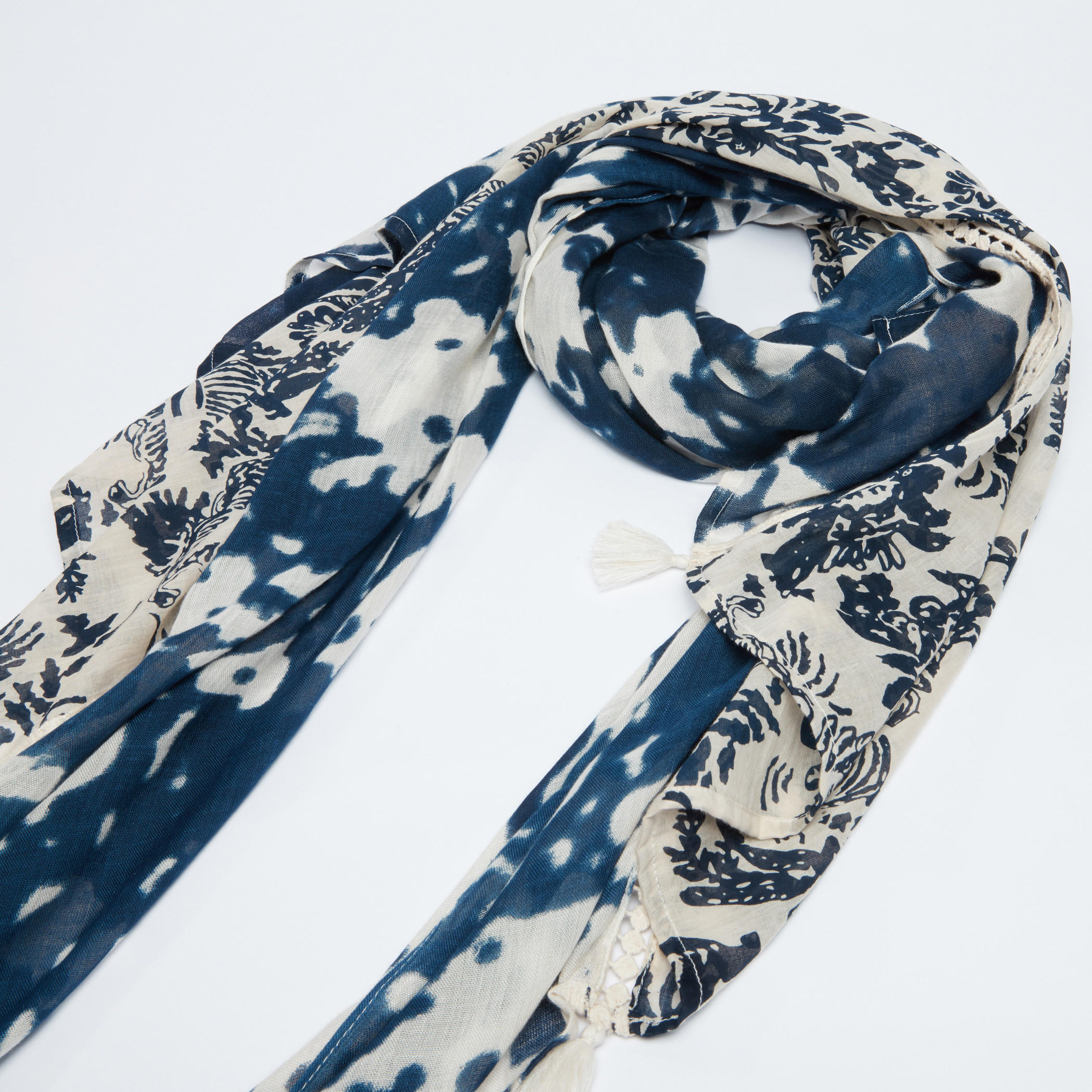 وشاح بتفاصيل دانتيل وشرّابات وطبعات-women-clothingaccessories-scarves-image-1