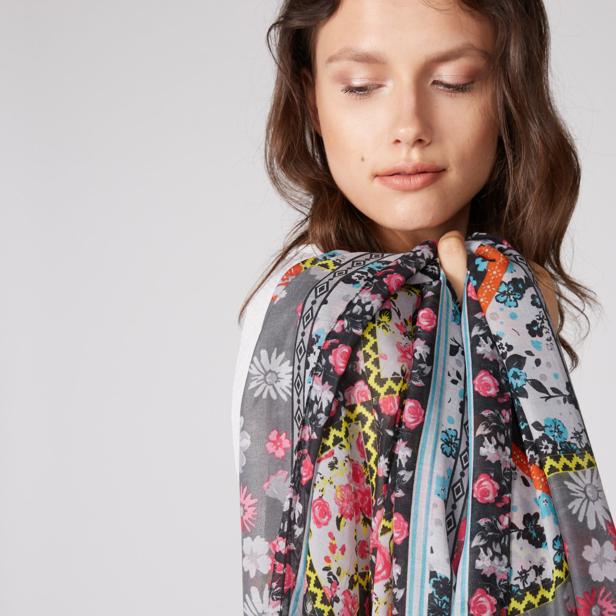 وشاح مستطيل بطبعات-women-clothingaccessories-scarves-image-2