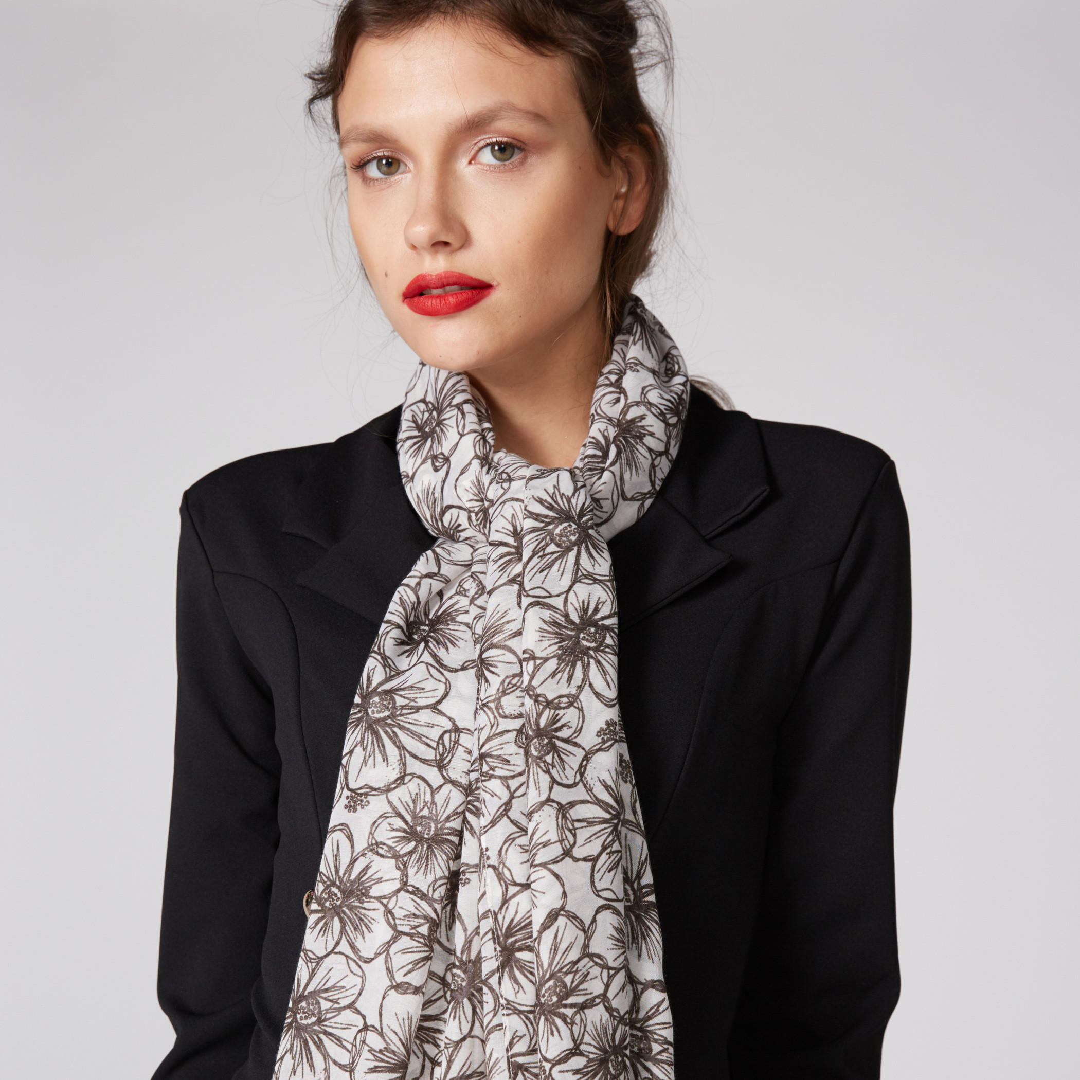 وشاح بطبعات الأزهار-women-clothingaccessories-scarves-image-2