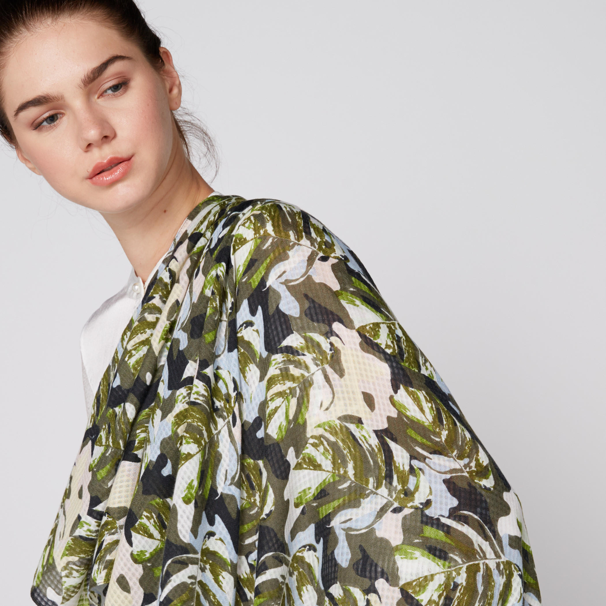 وشاح بطبعات-women-clothingaccessories-scarves-image-2