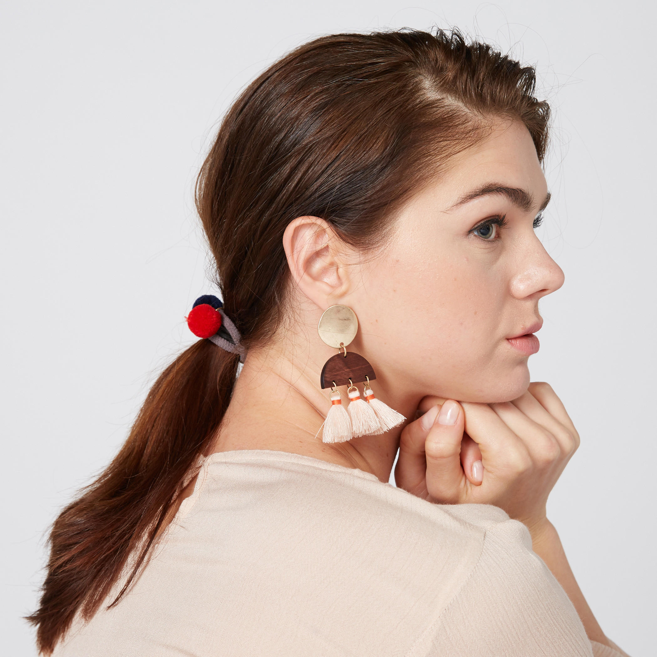 ربطة شعر مزيّنة بكرات بوم بوم - طقم من قطعتين-women-hairaccessories-image-1