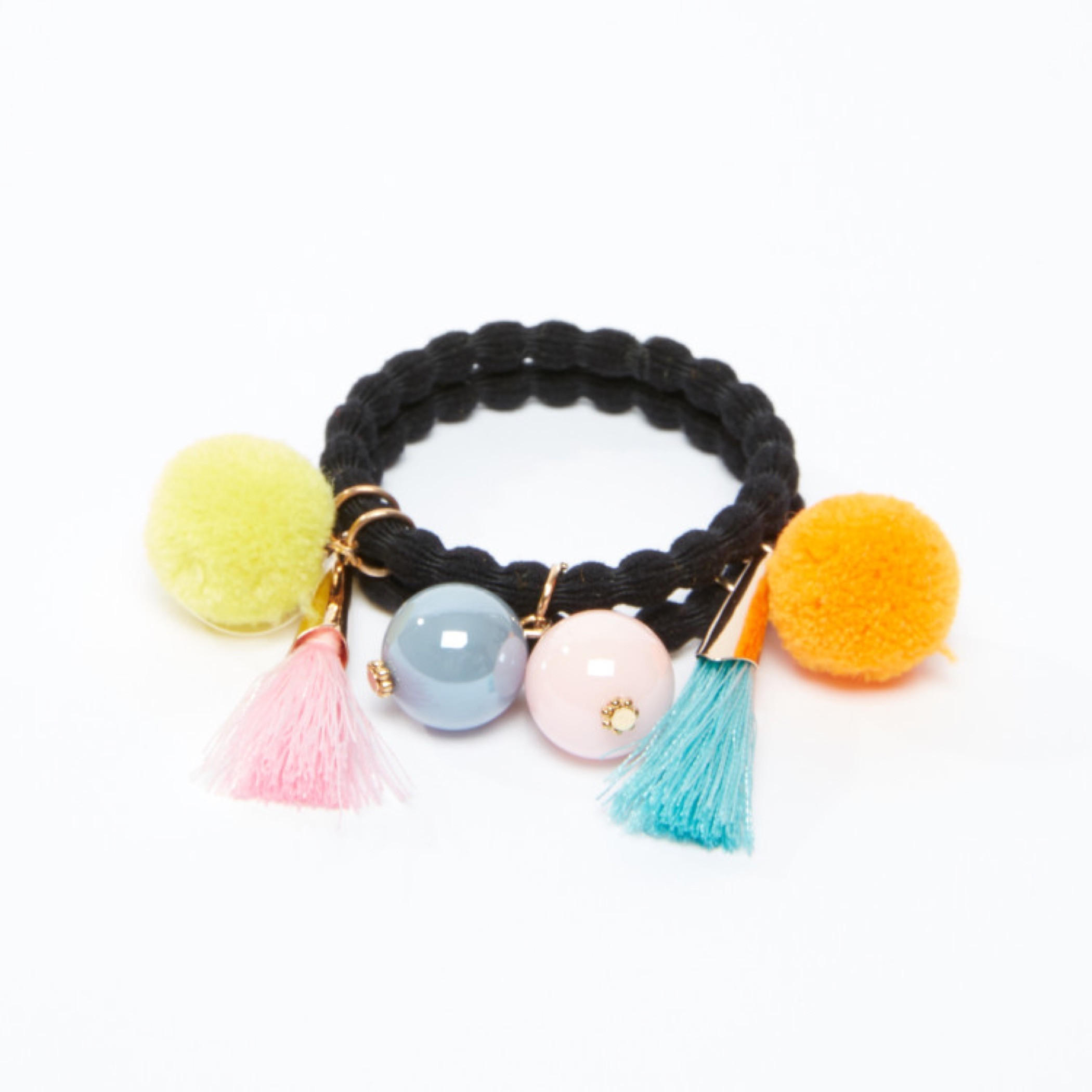ربطة شعر بشرّابات وكرات بوم بوم - طقم من قطعتين-women-hairaccessories-image-2