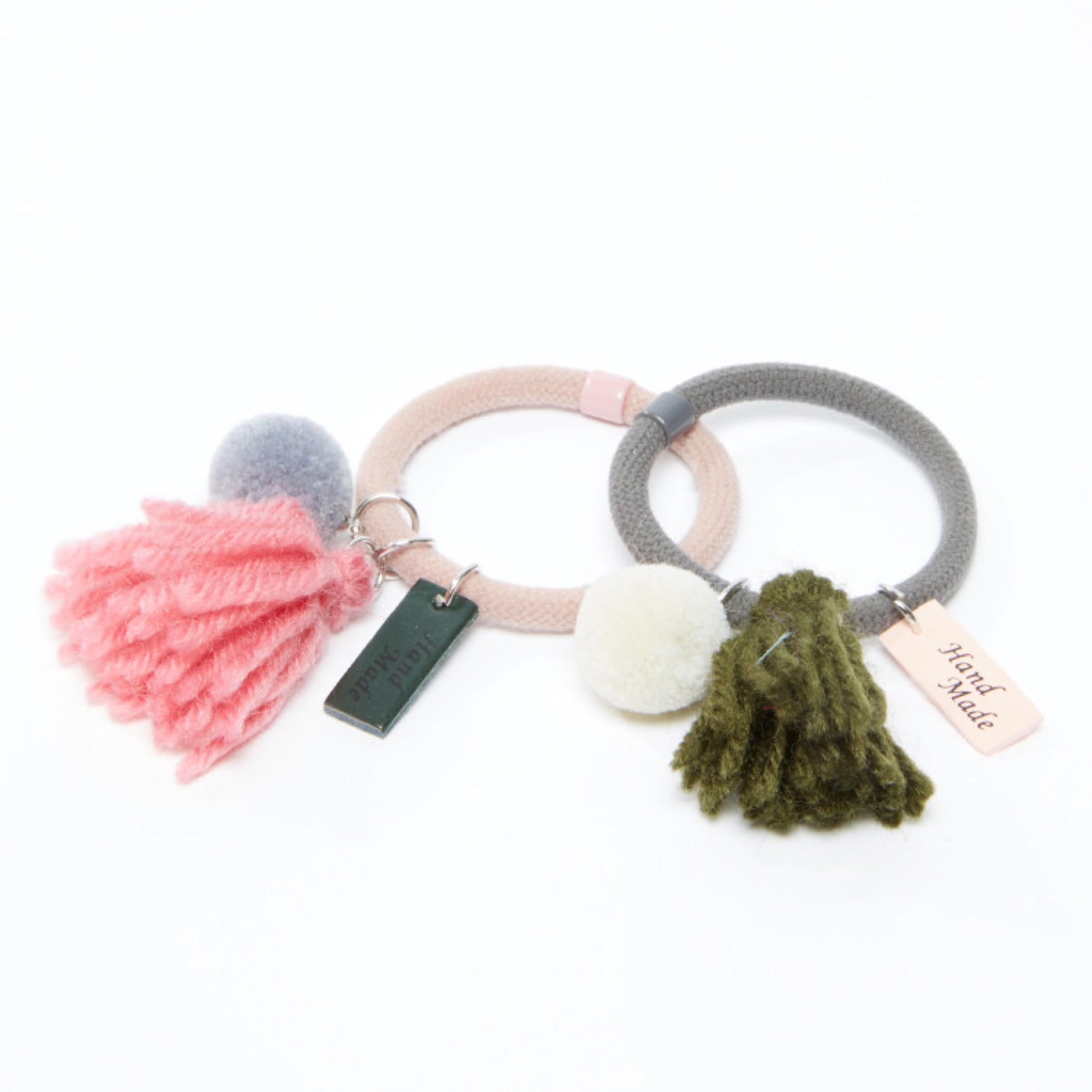 ربطة شعر بشرّابات وكرات بوم بوم - طقم من قطعتين-women-hairaccessories-image-2