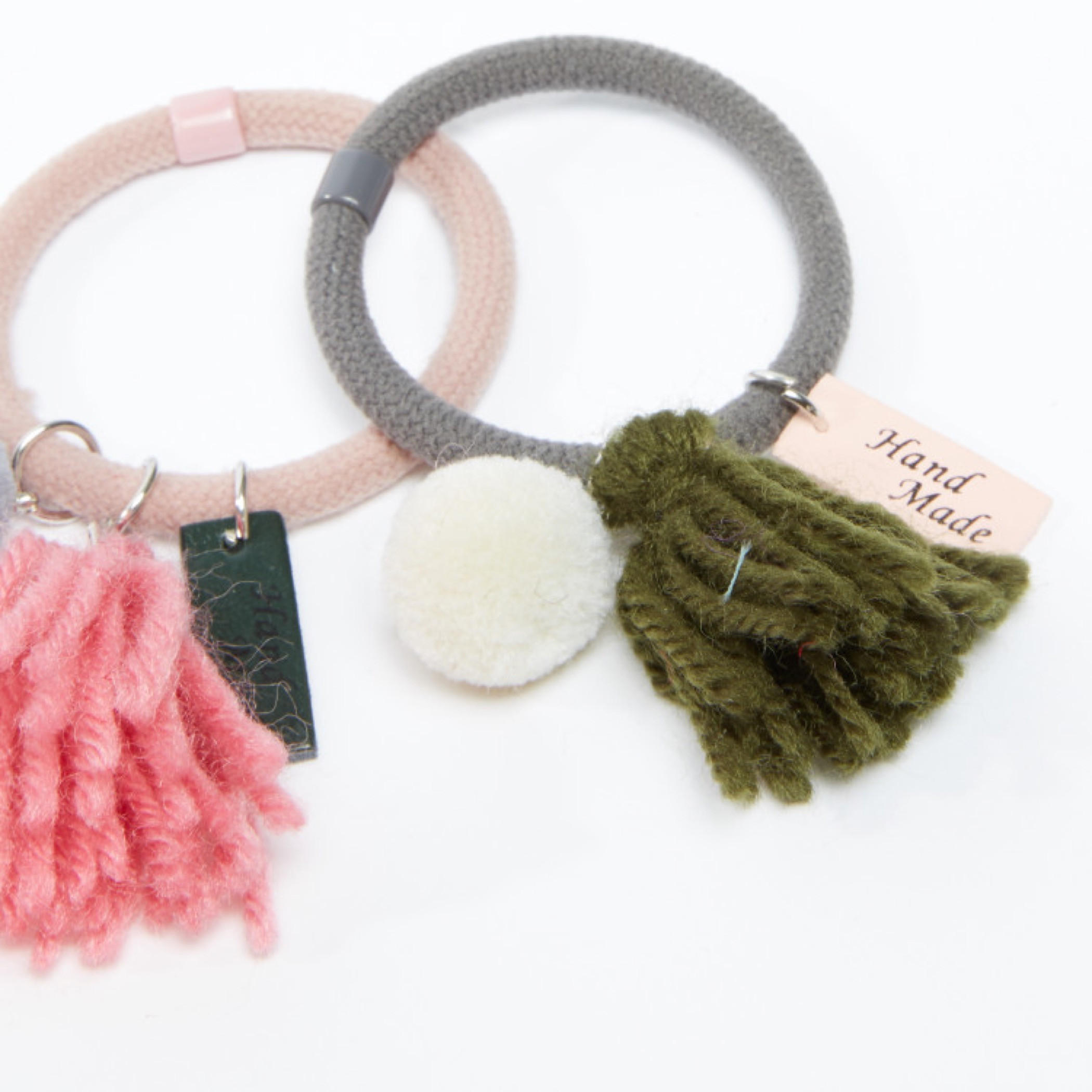 ربطة شعر بشرّابات وكرات بوم بوم - طقم من قطعتين-women-hairaccessories-image-3