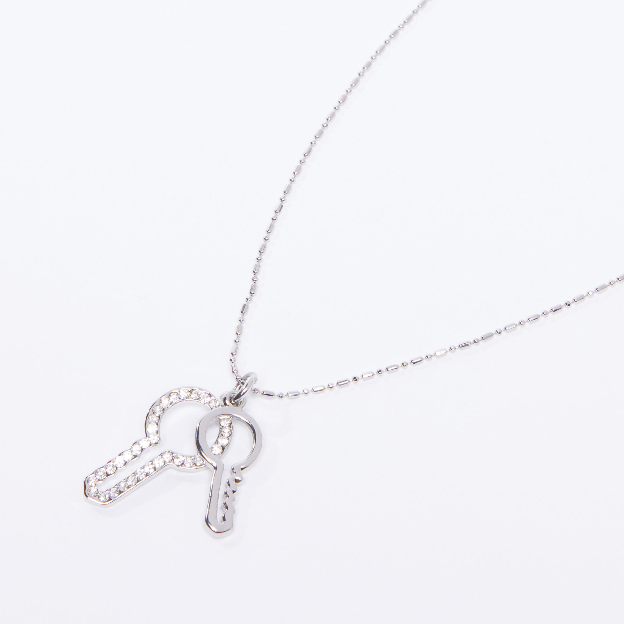 قلادة مرصعة بمشبك إغلاق-women-watchesandjewellery-jewellery-necklacesandpendants-image-1