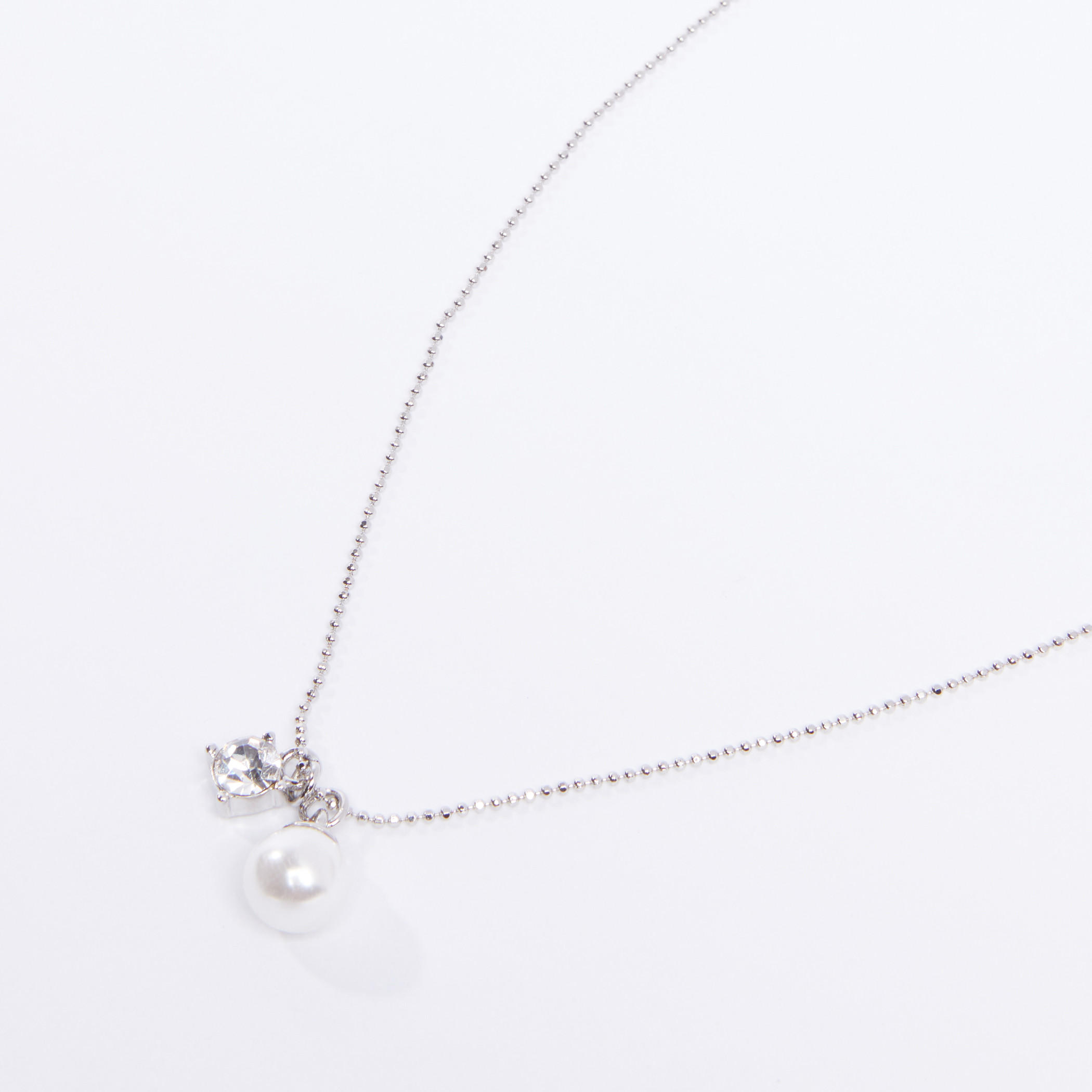 قلادة مرصعة بتفاصيل لؤلؤ بمشبك إغلاق-women-watchesandjewellery-jewellery-necklacesandpendants-image-1