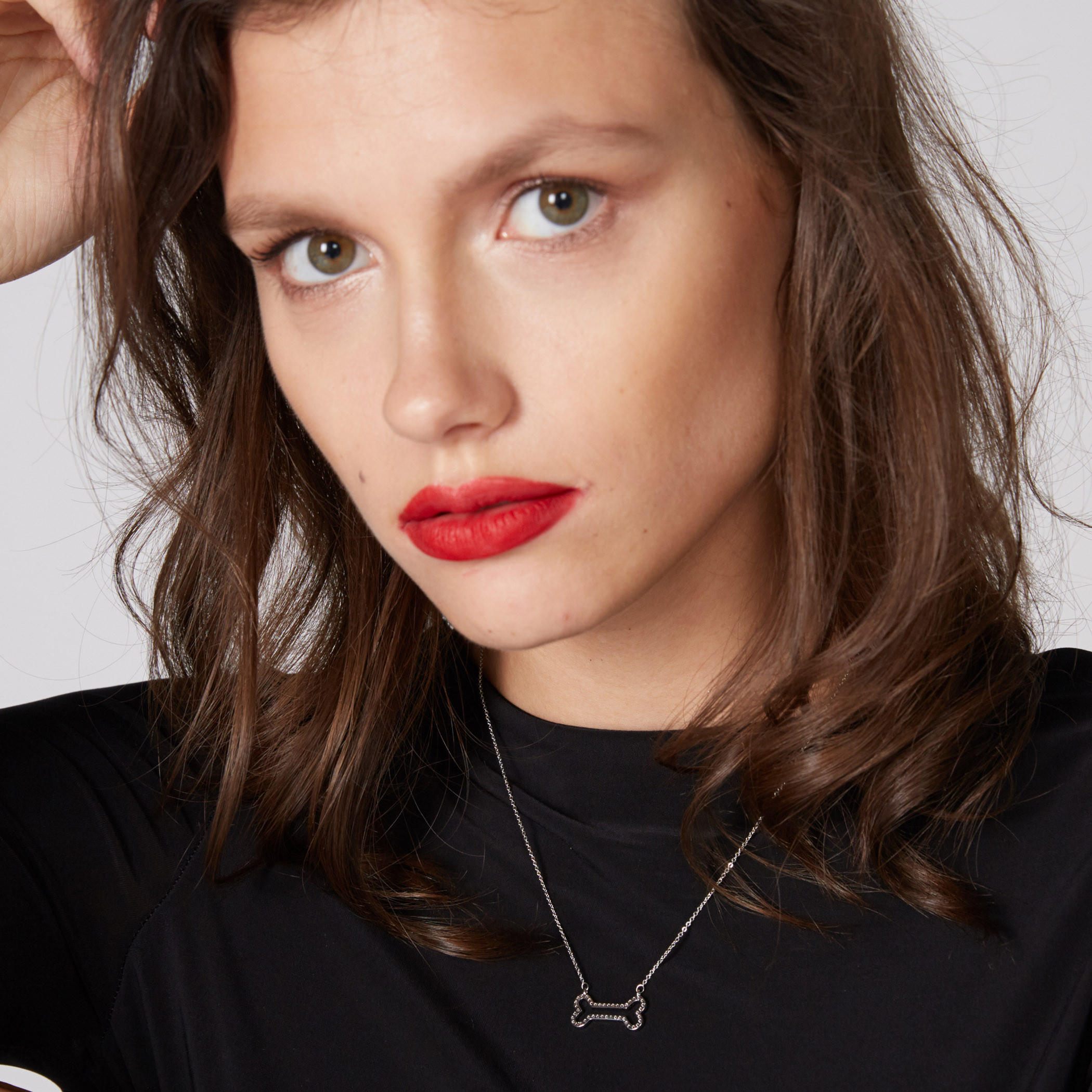 قلادة بدلّاية مرصّعة ومشبك إغلاق-women-watchesandjewellery-jewellery-necklacesandpendants-image-2
