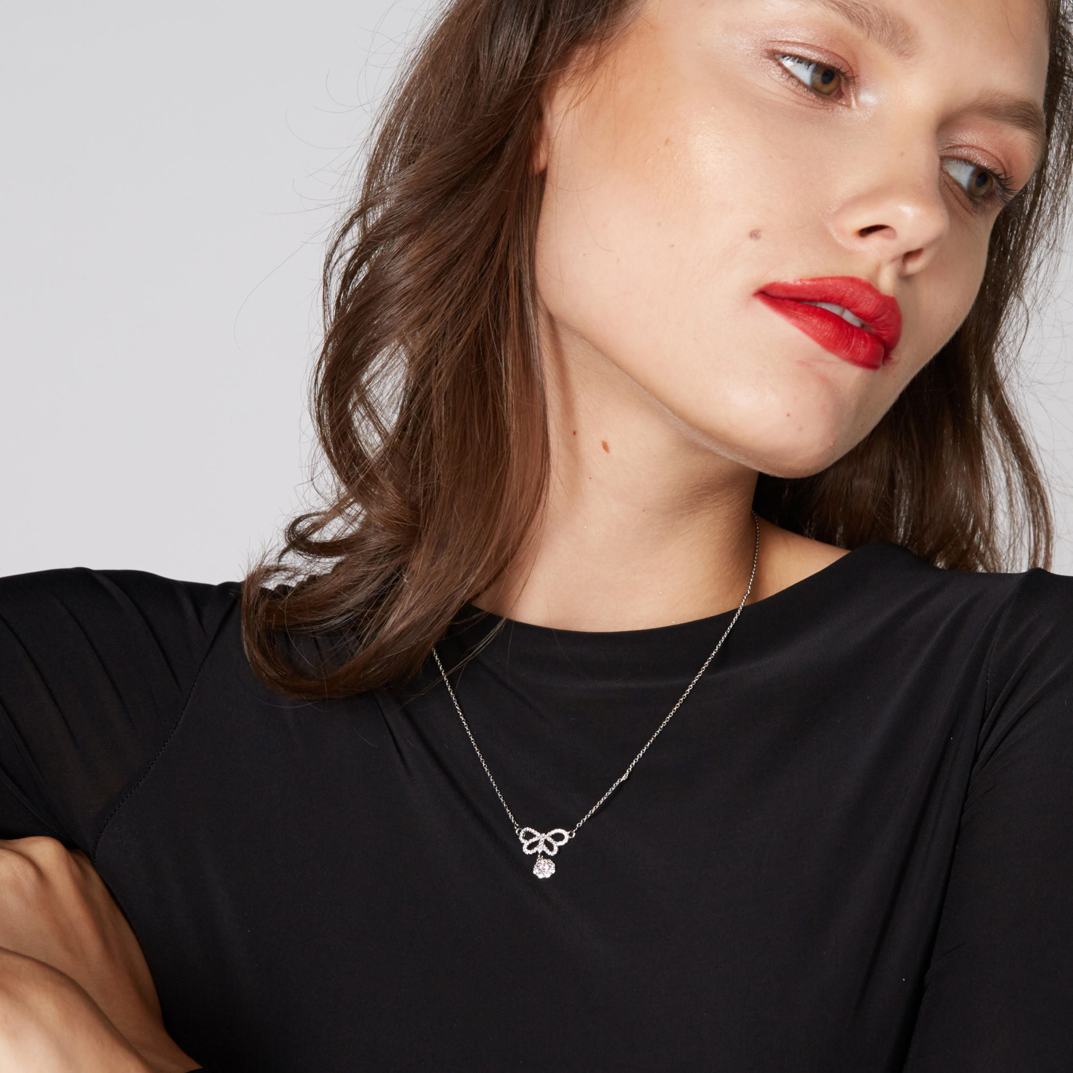 قلادة بدلّاية مرصّعة ومشبك إغلاق-women-watchesandjewellery-jewellery-necklacesandpendants-image-2