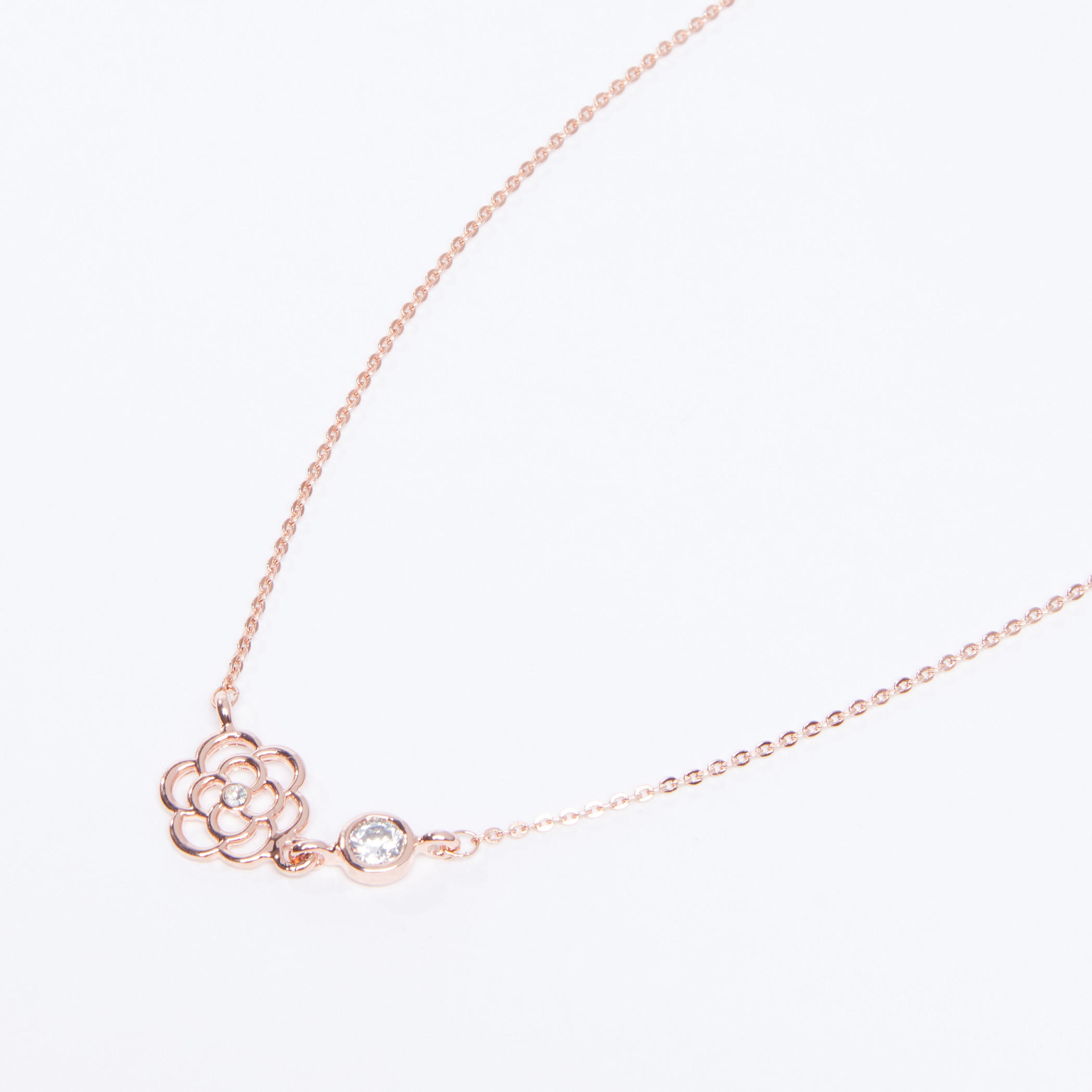 قلادة ميتاليك مرصعة بمشبك إغلاق-women-watchesandjewellery-jewellery-necklacesandpendants-image-1