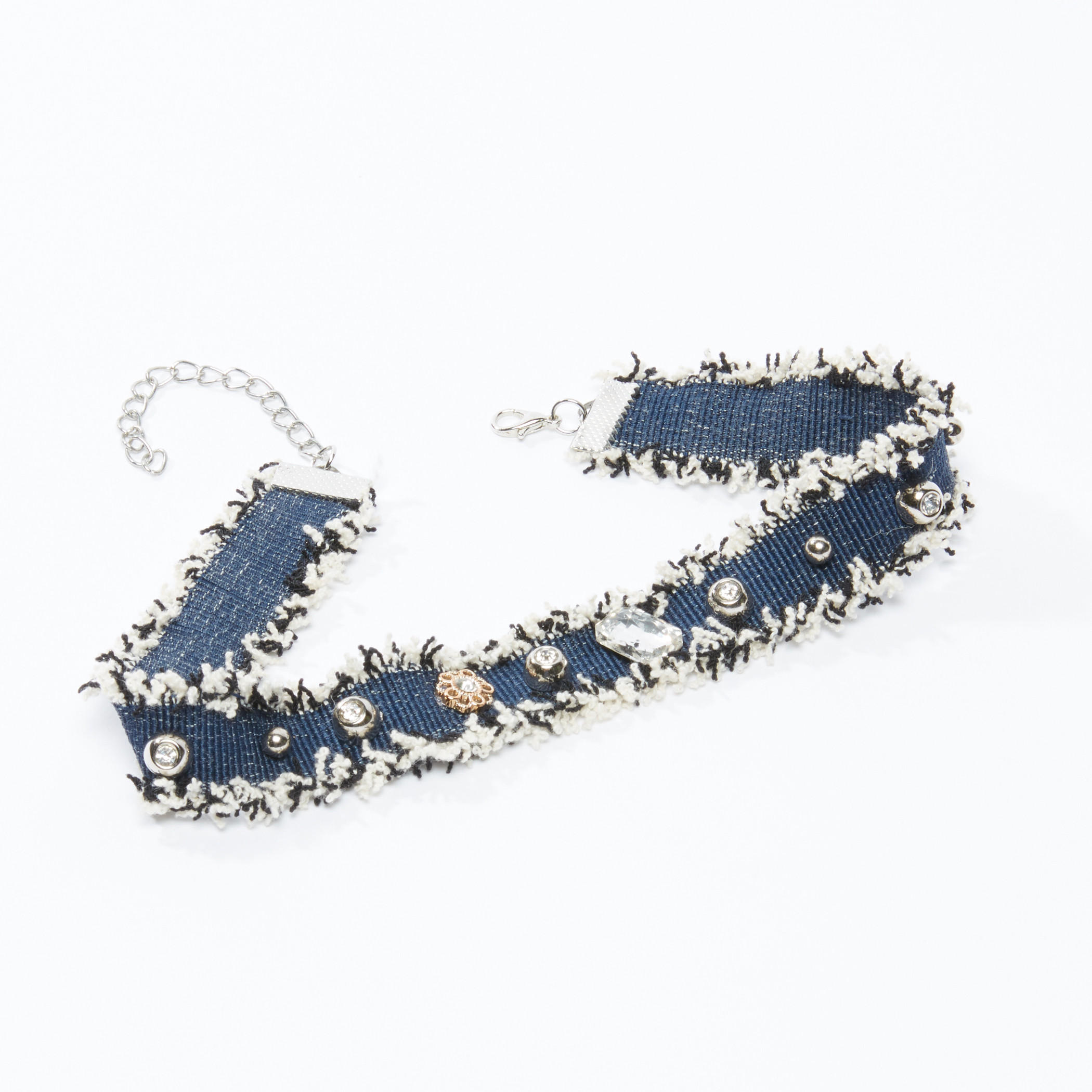 قلادة طوق مرصّعة بمشبك إغلاق-women-watchesandjewellery-jewellery-necklacesandpendants-image-1