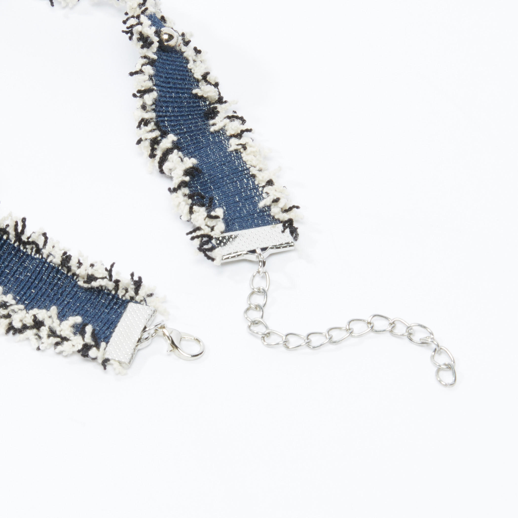 قلادة طوق مرصّعة بمشبك إغلاق-women-watchesandjewellery-jewellery-necklacesandpendants-image-3