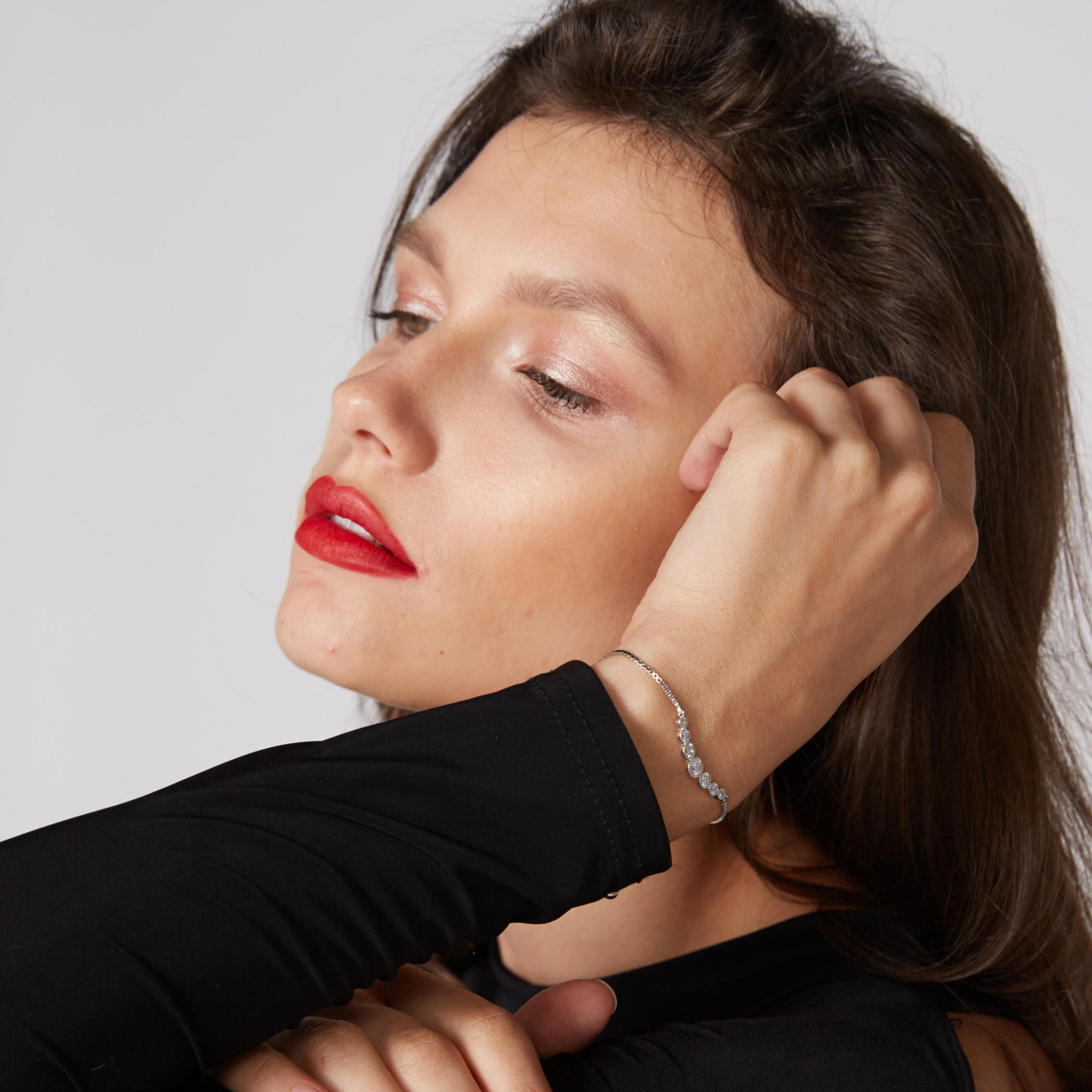أسوارة مرصعة بإغلاق قابل للضبط-women-watchesandjewellery-jewellery-banglesandbracelets-image-2