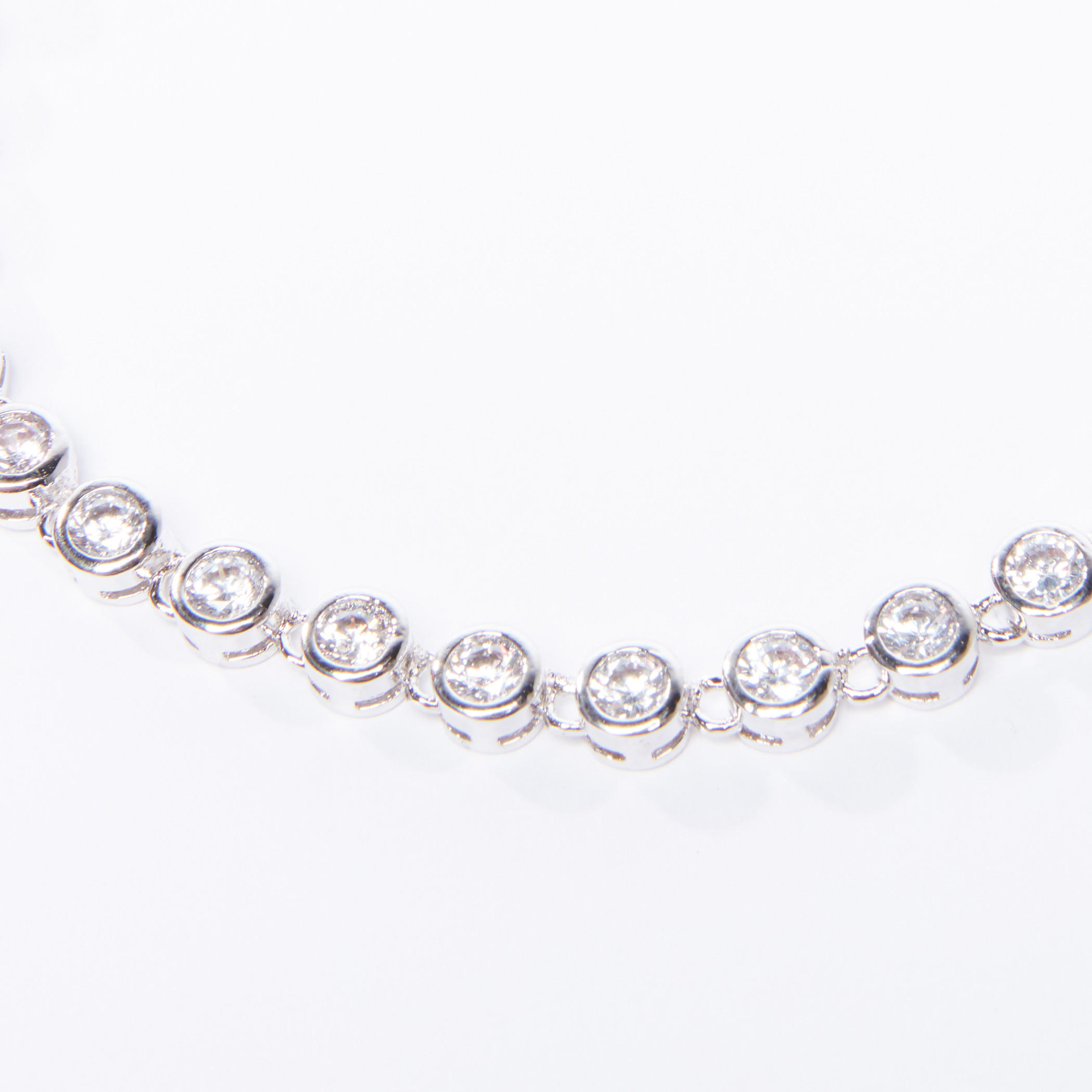 سوار مرصّع بمشبك إغلاق-women-watchesandjewellery-jewellery-banglesandbracelets-image-3